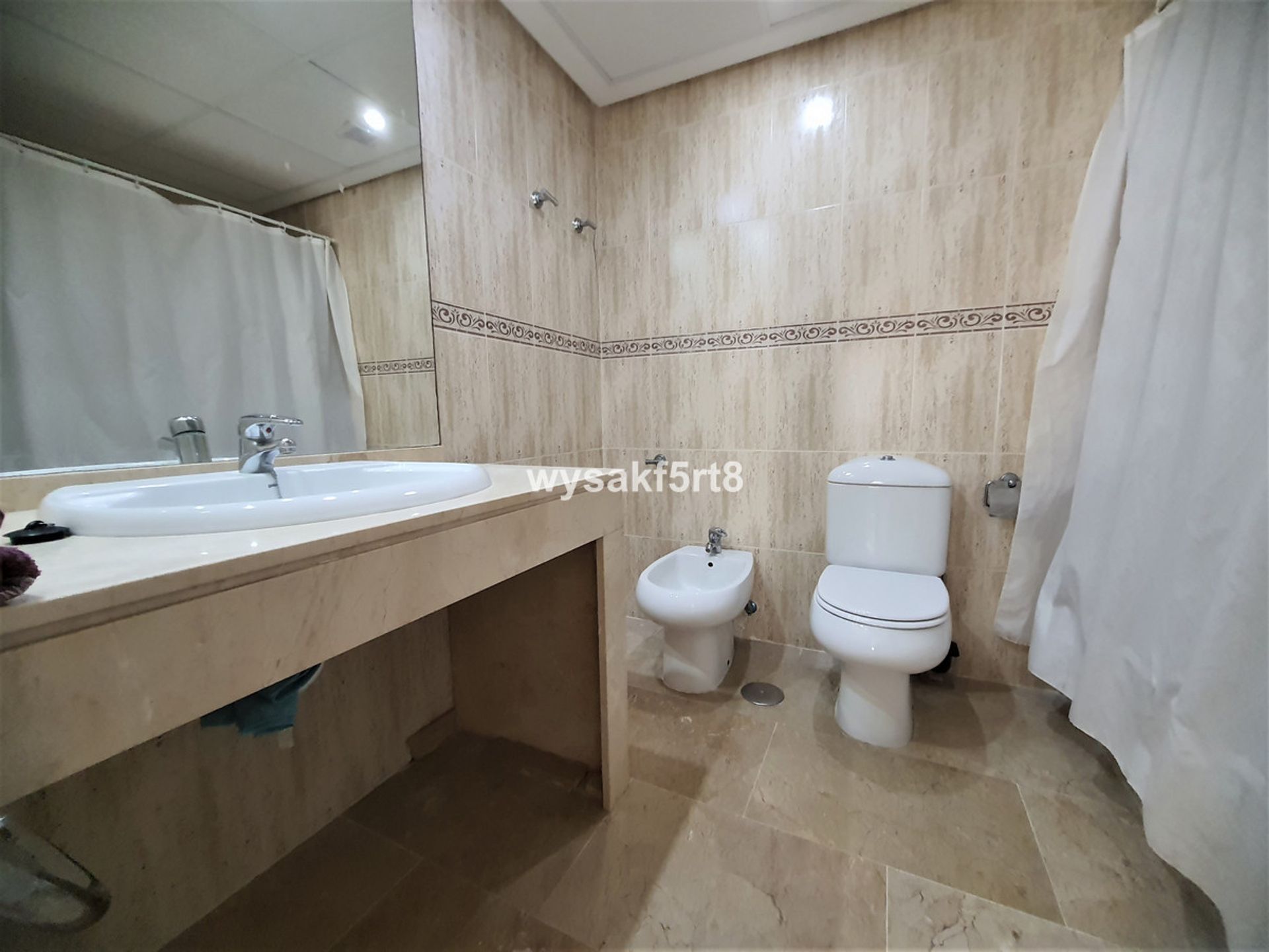 קוֹנדוֹמִינִיוֹן ב Puerto de la Duquesa, Andalusia 10175245