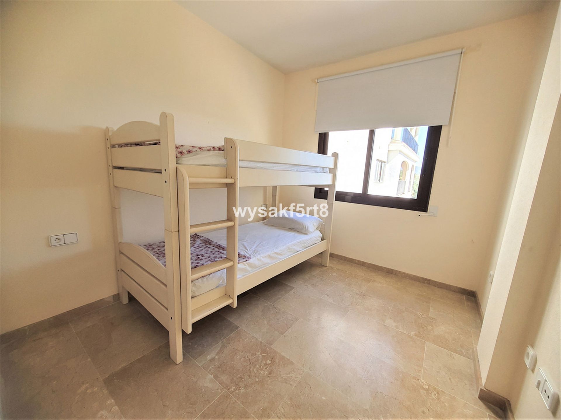 קוֹנדוֹמִינִיוֹן ב Puerto de la Duquesa, Andalusia 10175245