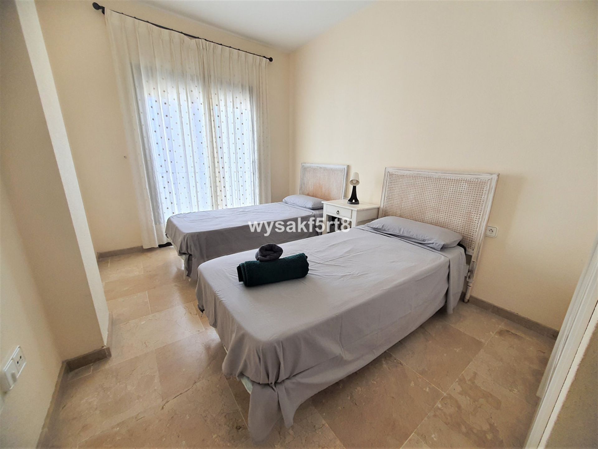 קוֹנדוֹמִינִיוֹן ב Puerto de la Duquesa, Andalusia 10175245