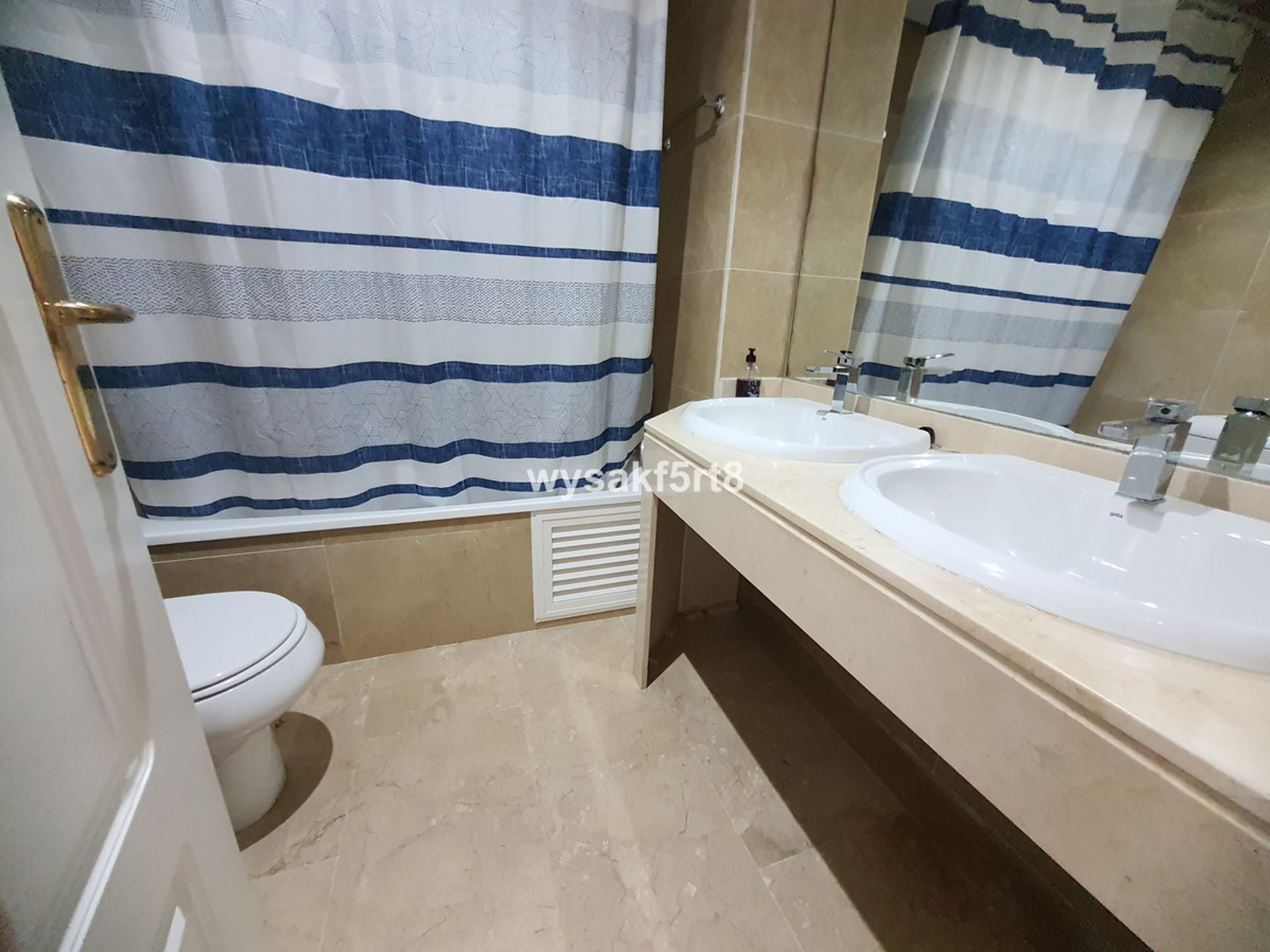 קוֹנדוֹמִינִיוֹן ב Puerto de la Duquesa, Andalusia 10175245