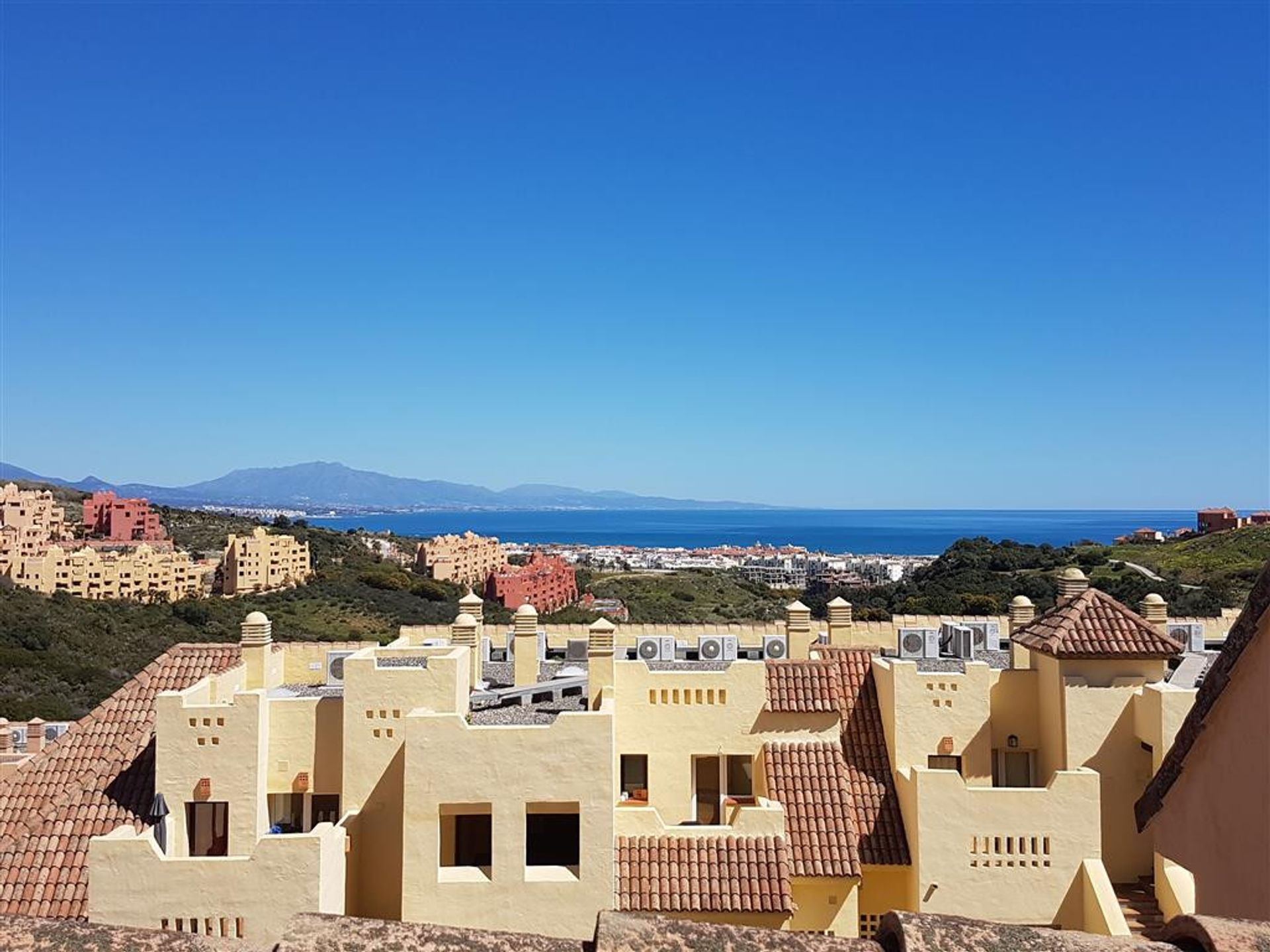 rumah dalam Puerto de la Duquesa, Andalusia 10175298