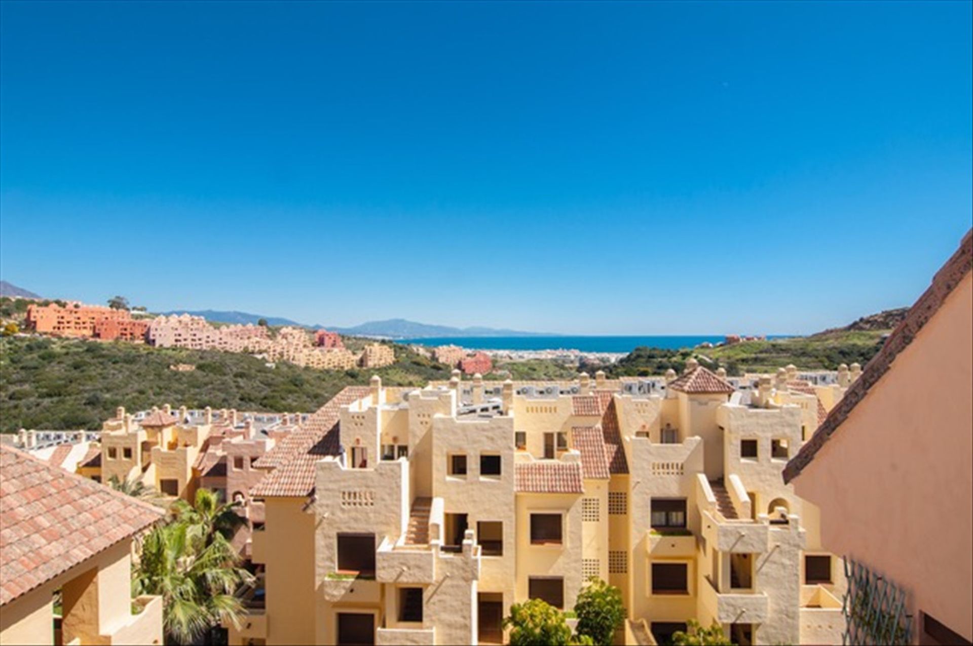 Casa nel Puerto de la Duquesa, Andalusia 10175298