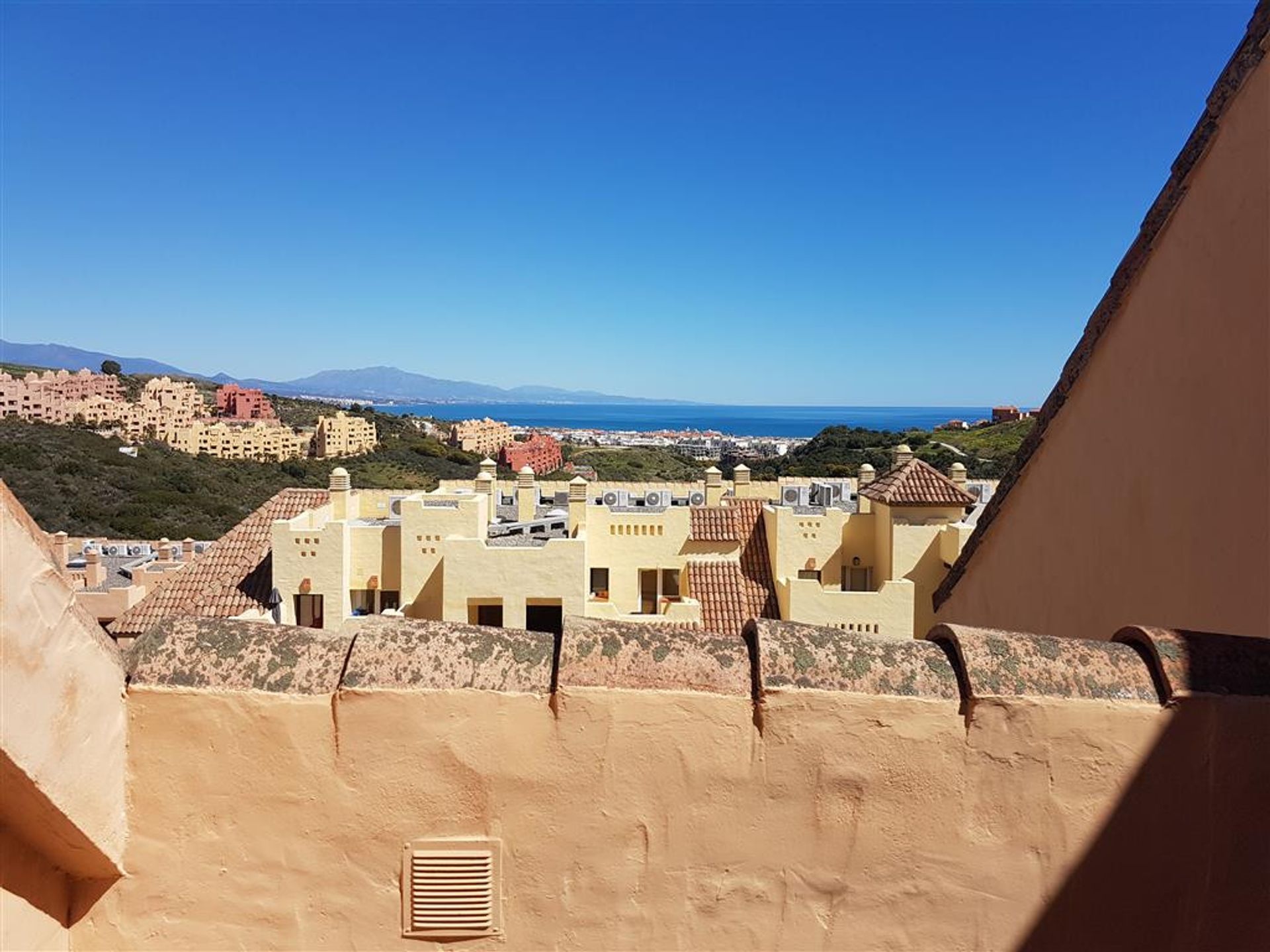 Casa nel Puerto de la Duquesa, Andalusia 10175298