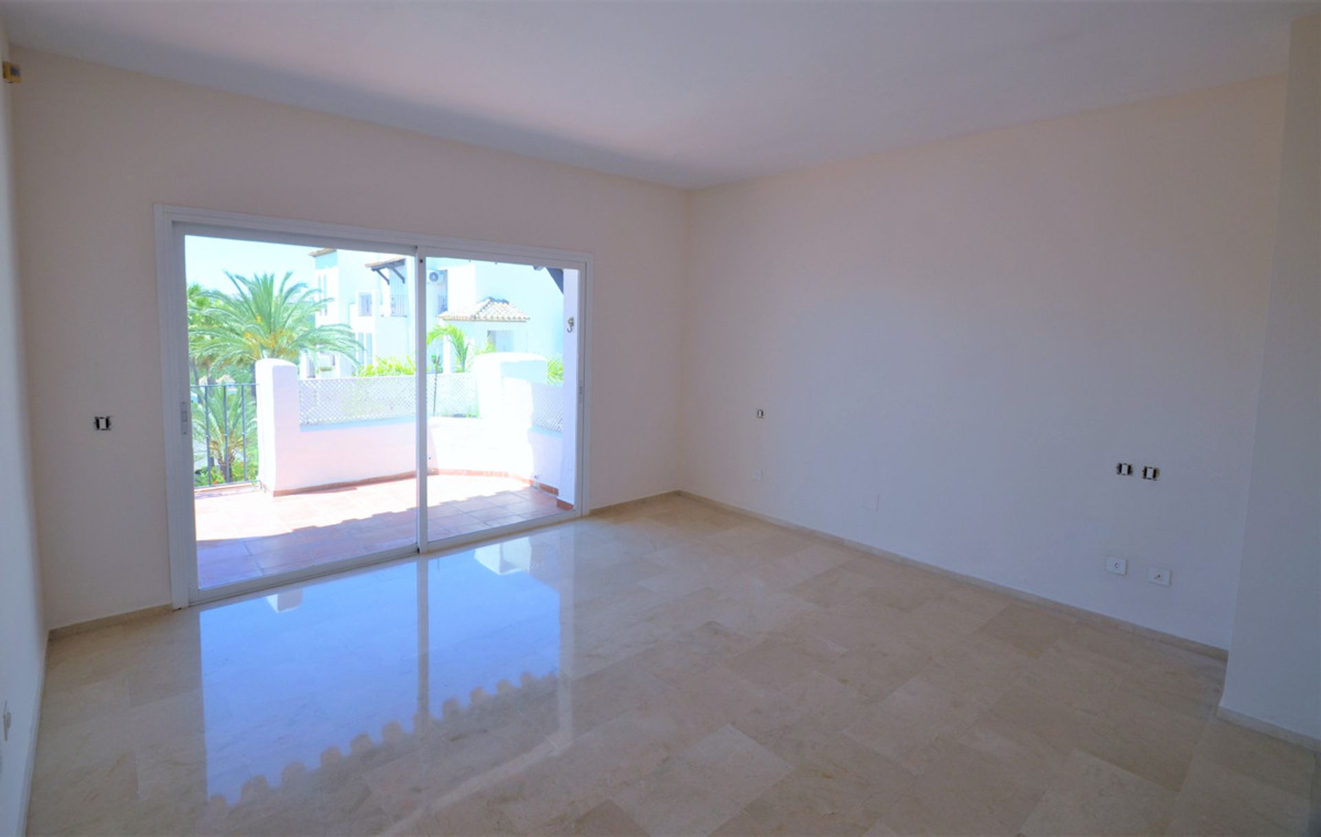 casa en Puerto de la Duquesa, Andalusia 10175312