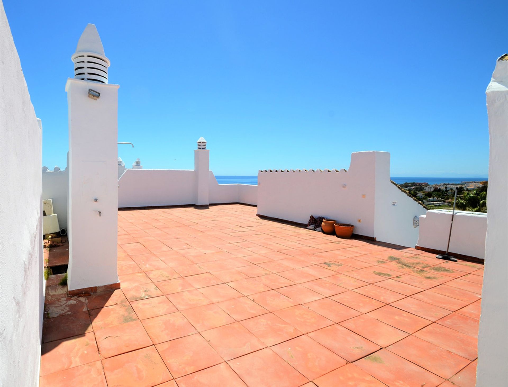 casa en Puerto de la Duquesa, Andalusia 10175312