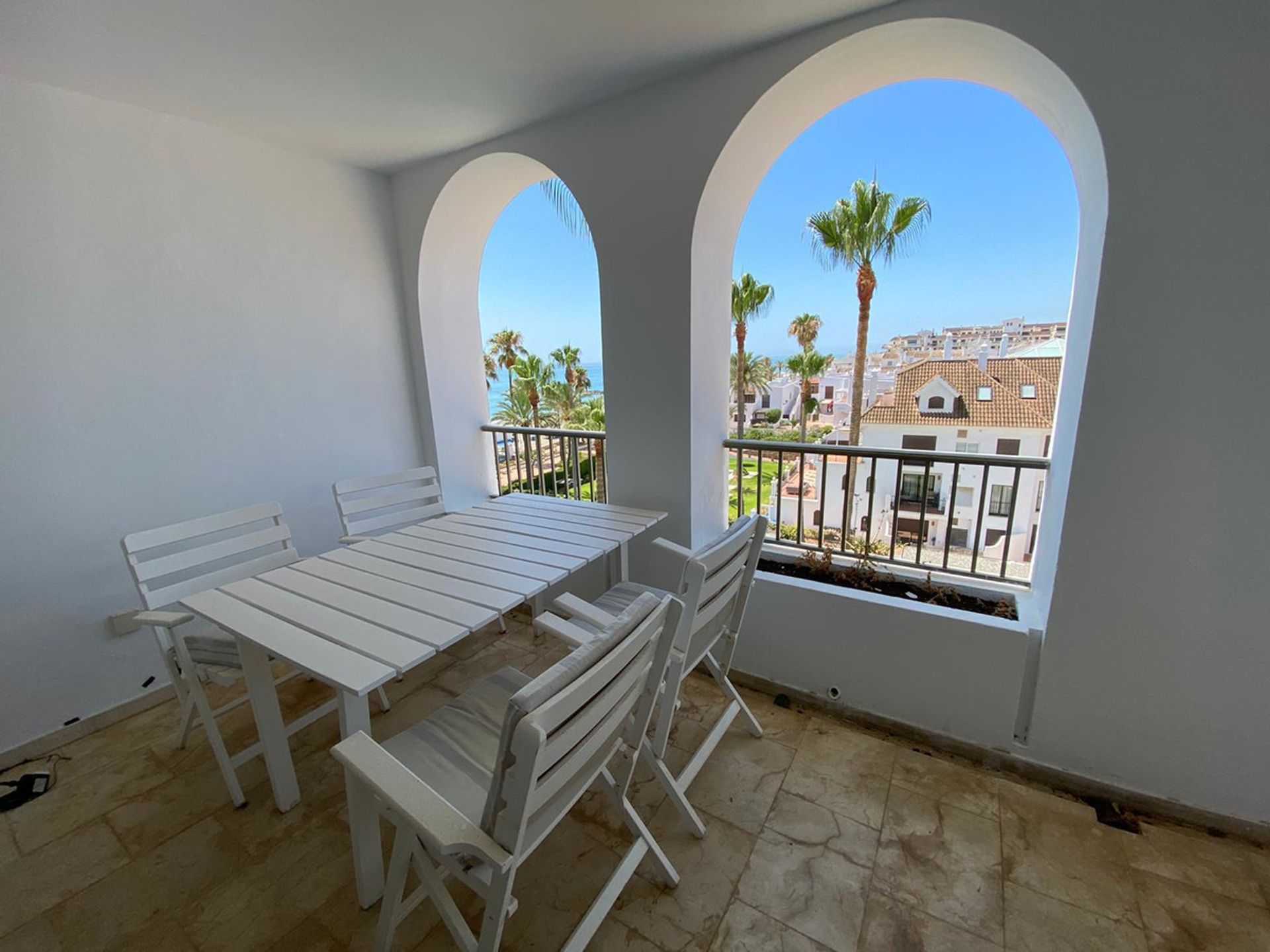 Condominium in Puerto de la Duquesa, Andalusia 10175340