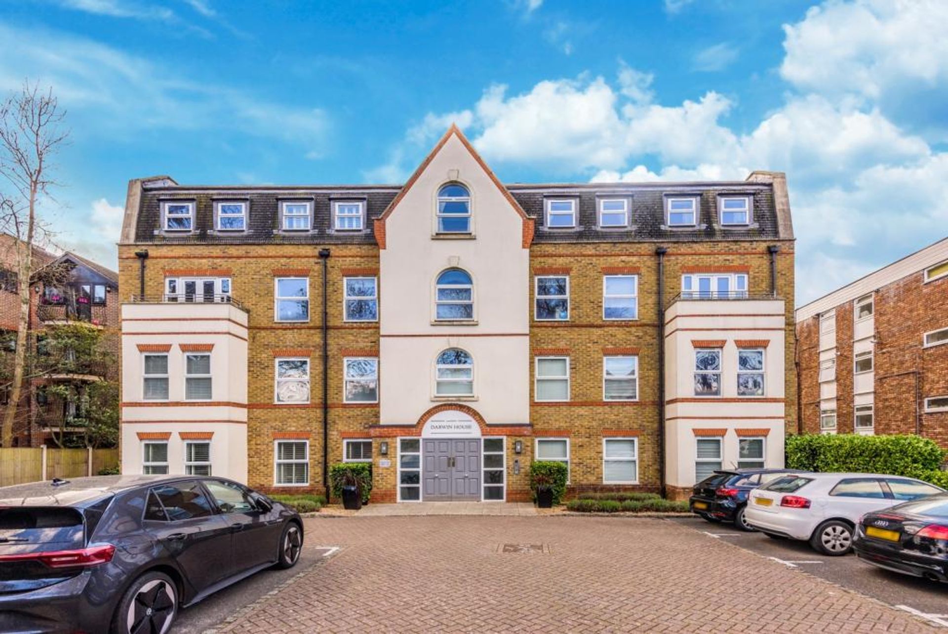 Condominium in , England 10175434