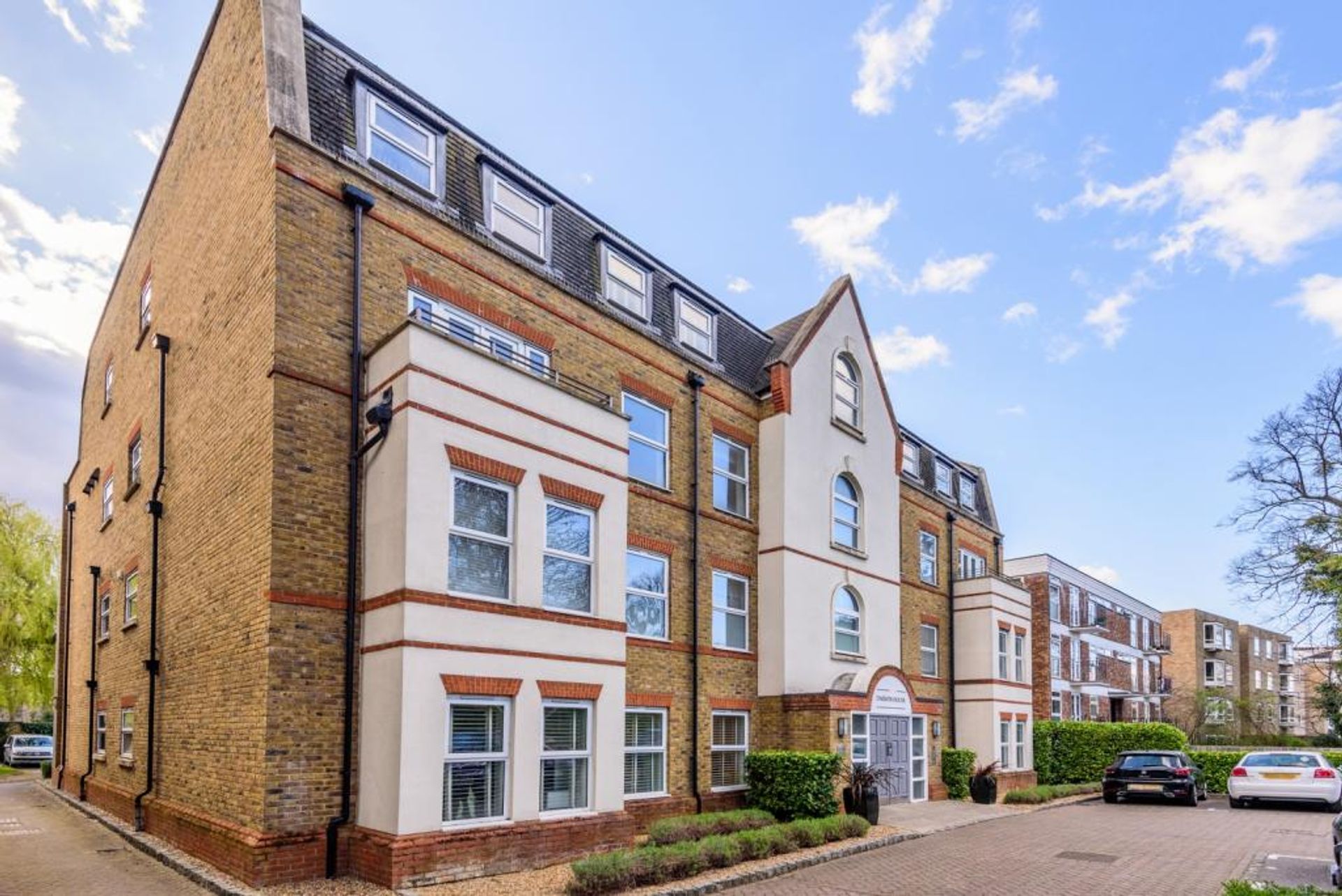 Condominium in , England 10175434