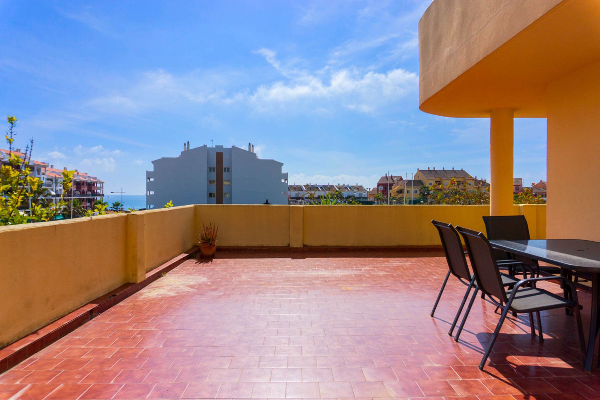 Condominio en Castillo de Sabinillas, Andalucía 10175530