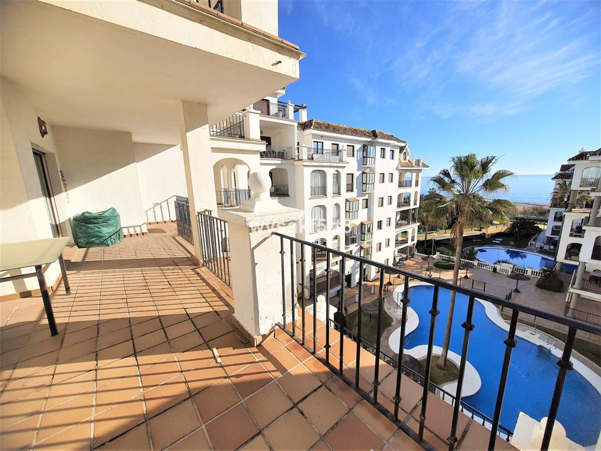 Condominium in Puerto de la Duquesa, Andalusia 10175534