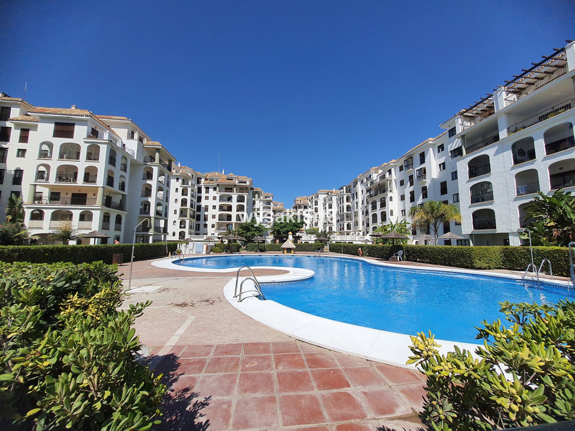 Condominio en Puerto de la Duquesa, Andalusia 10175534