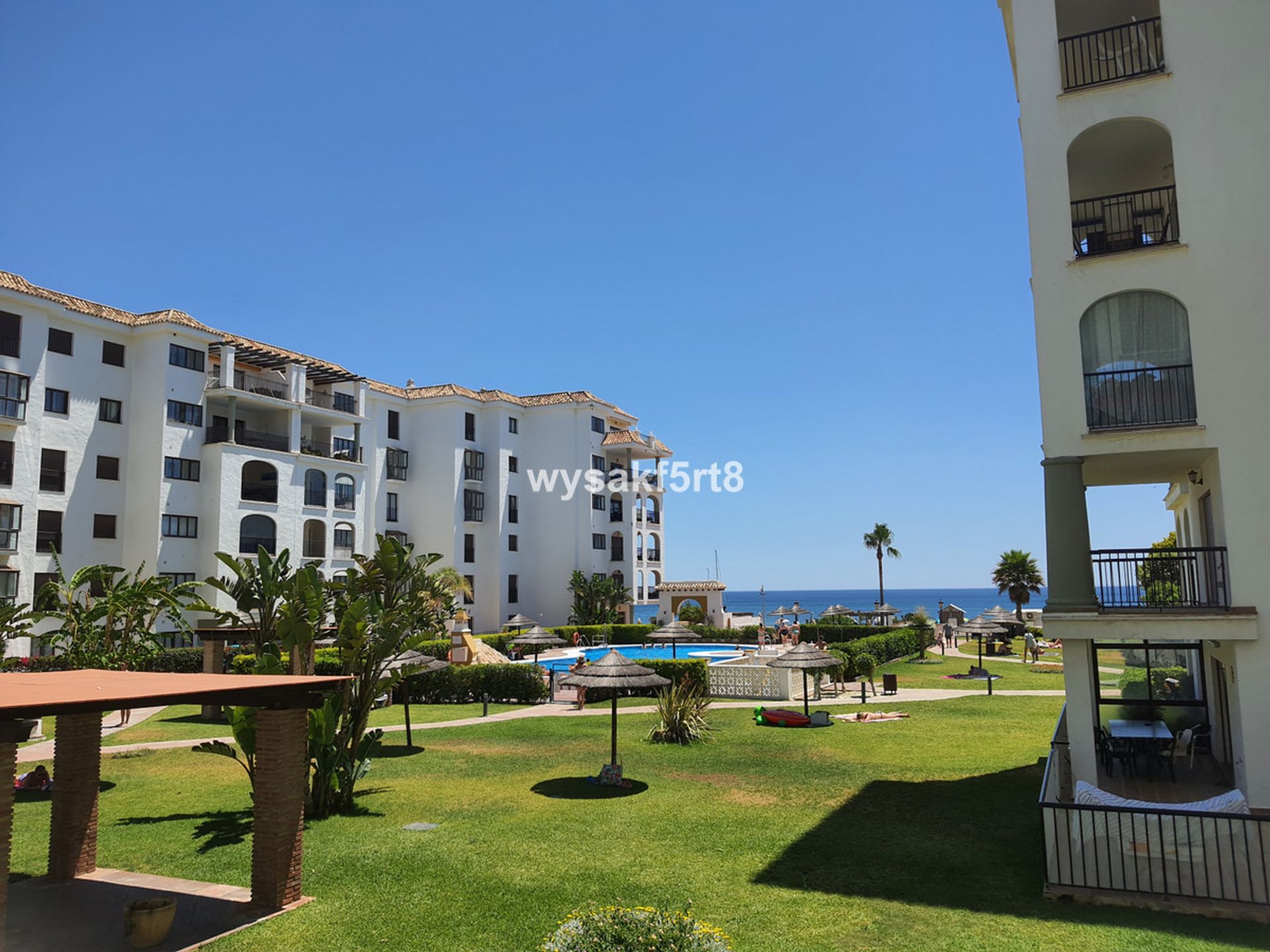 Condominium in Puerto de la Duquesa, Andalusia 10175534