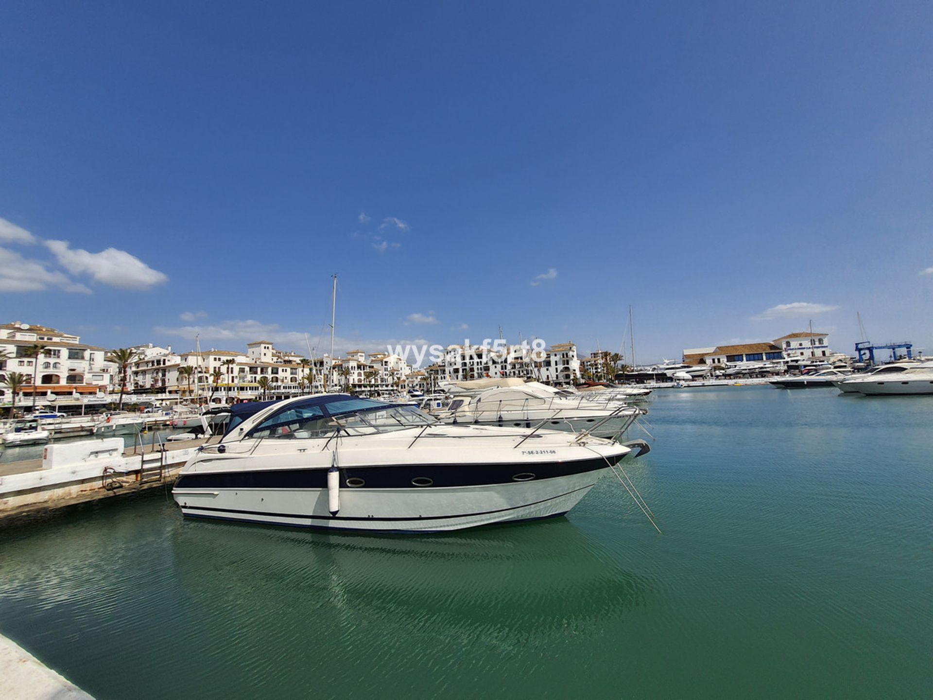 Condominium in Puerto de la Duquesa, Andalusia 10175534