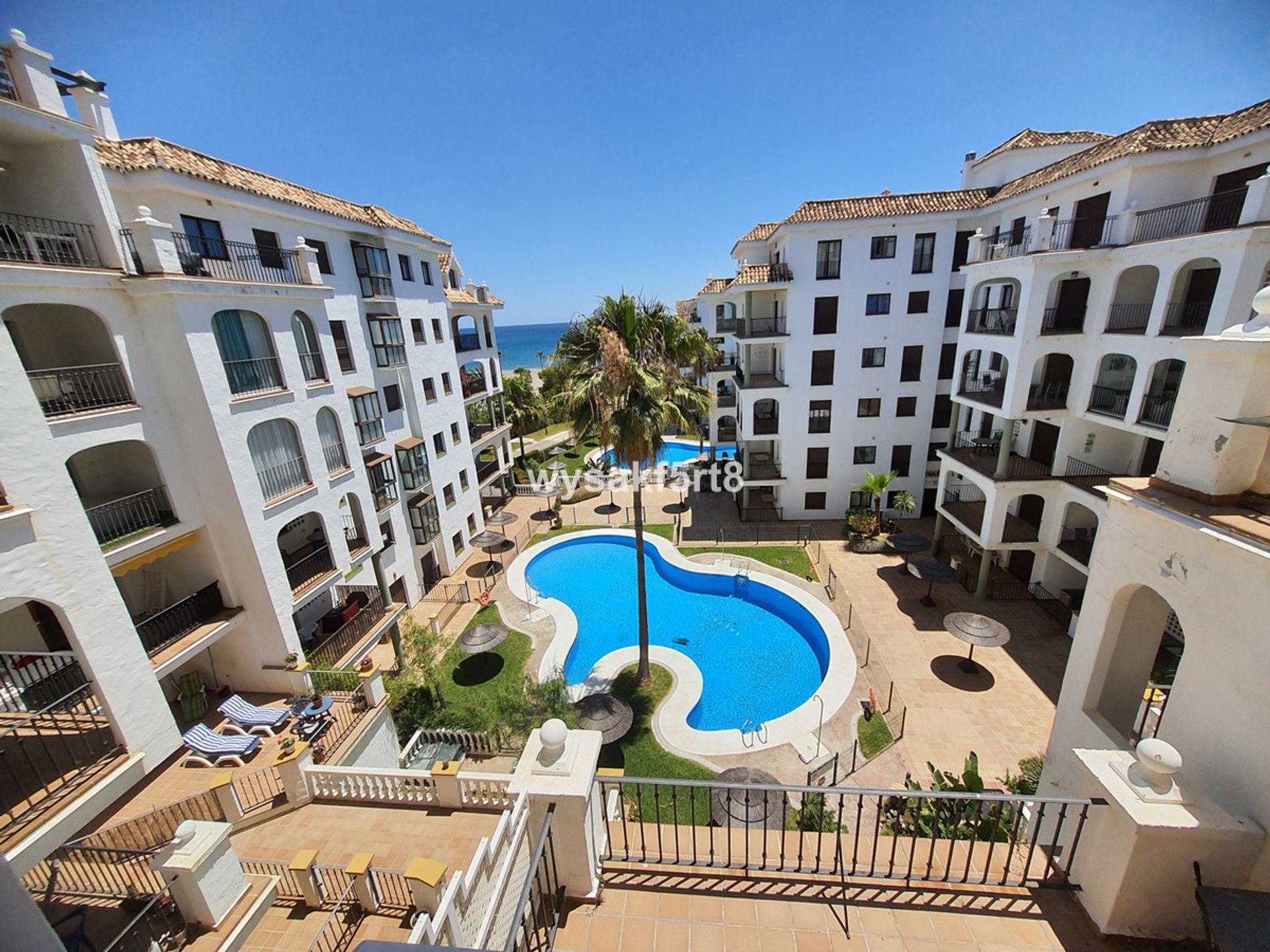 Condominium in Puerto de la Duquesa, Andalusia 10175534