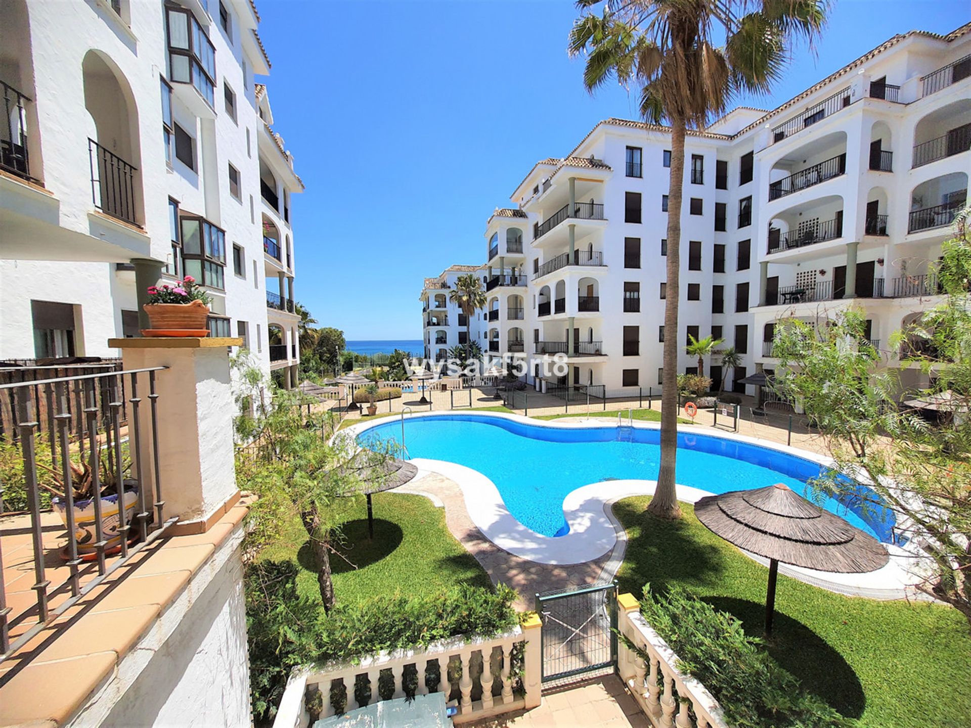 Condominio en Puerto de la Duquesa, Andalusia 10175534