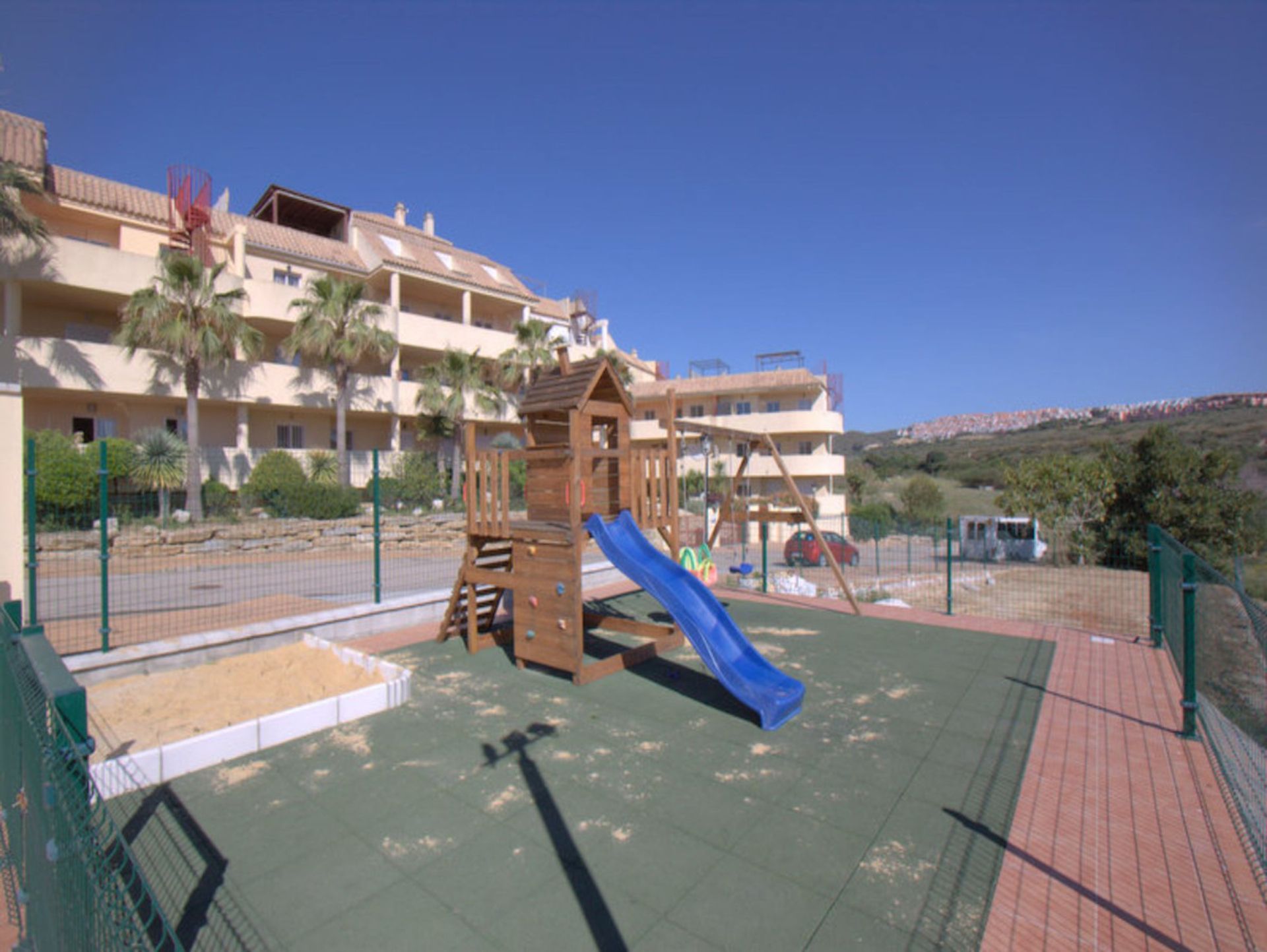 Condominium in Puerto de la Duquesa, Andalusia 10175559