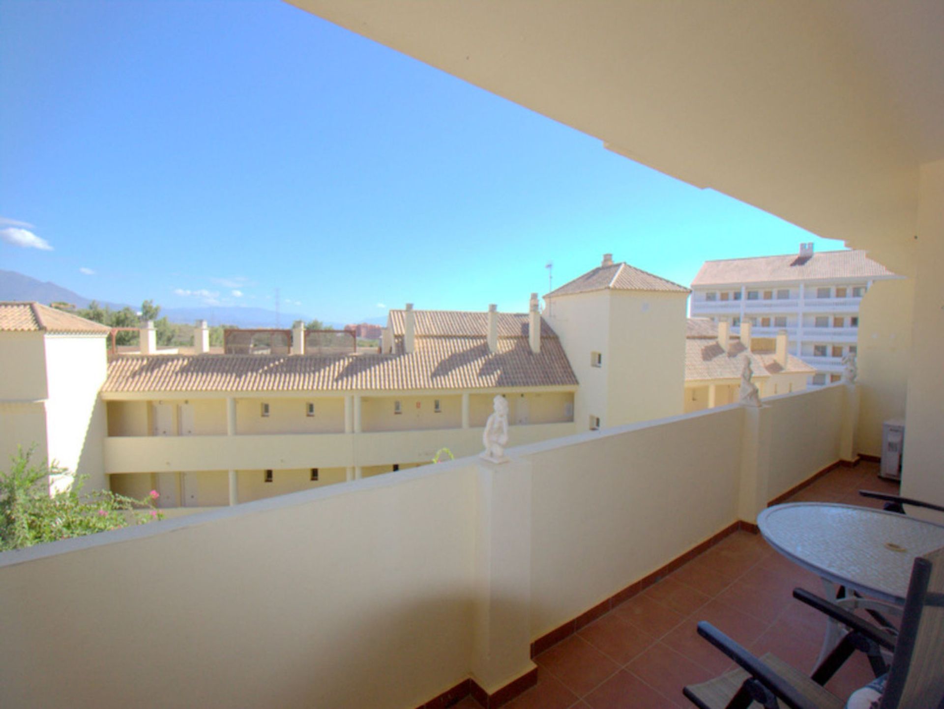 Condominio en Puerto de la Duquesa, Andalusia 10175559