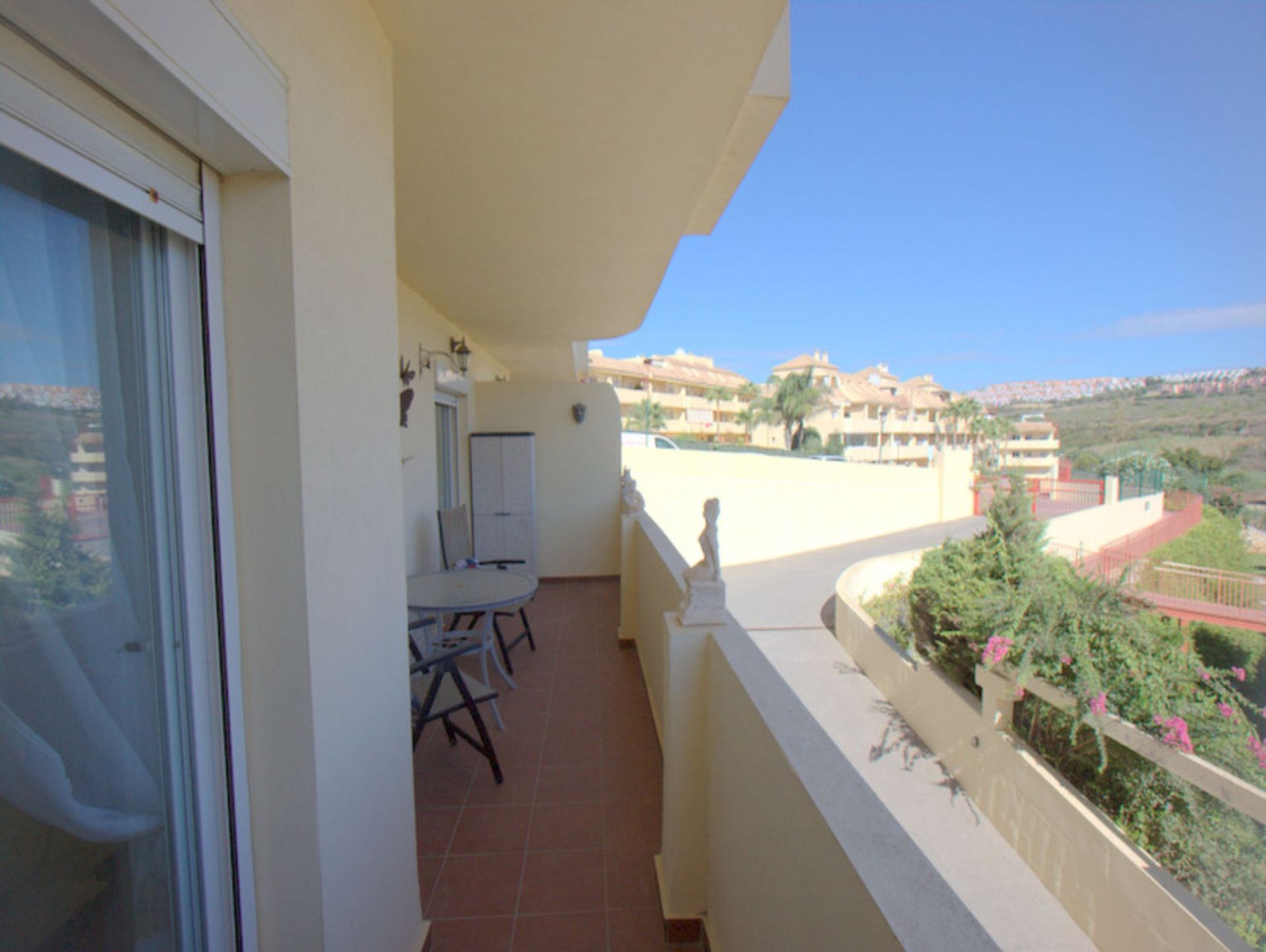 Condominium in Puerto de la Duquesa, Andalusia 10175559