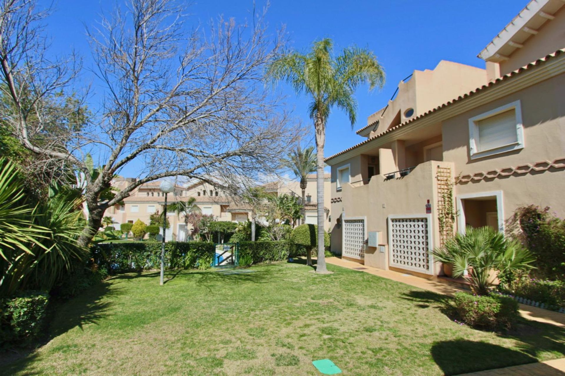 casa en Puerto de la Duquesa, Andalusia 10175585