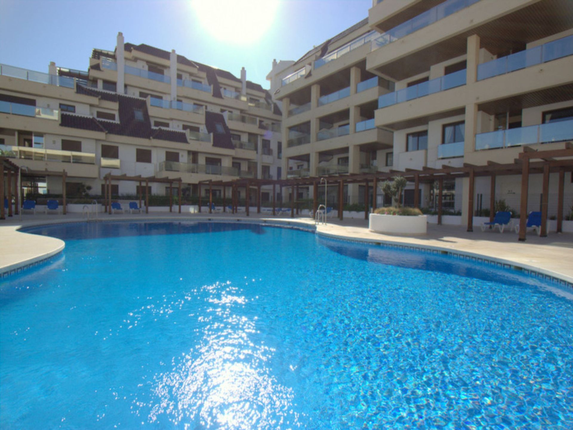 Condominium in Puerto de la Duquesa, Andalusia 10175598