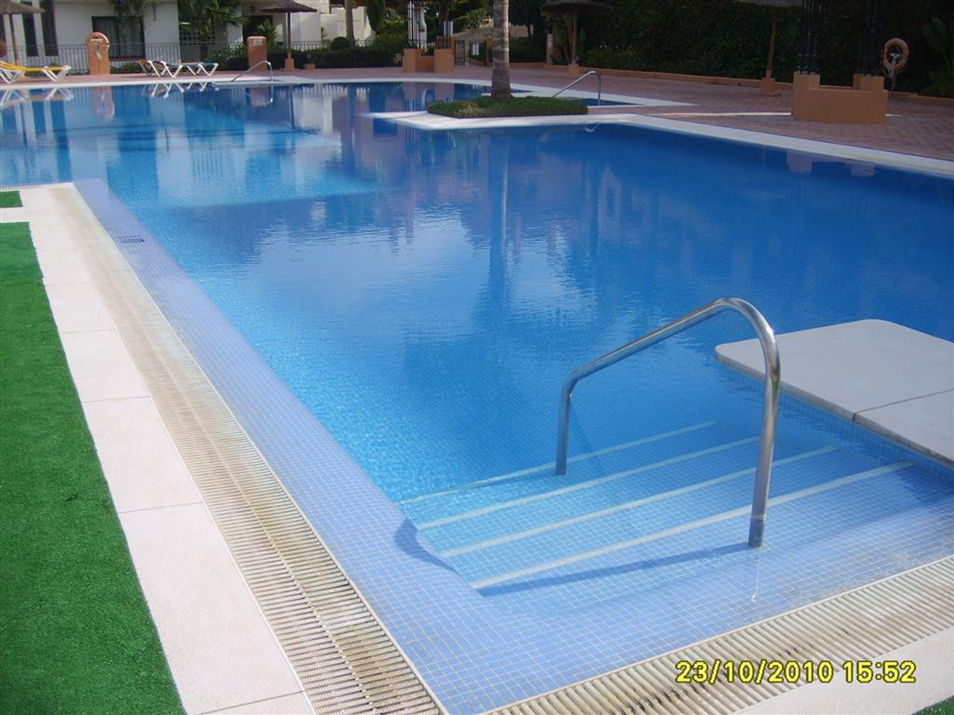 Condominio nel Puerto de la Duquesa, Andalusia 10175607