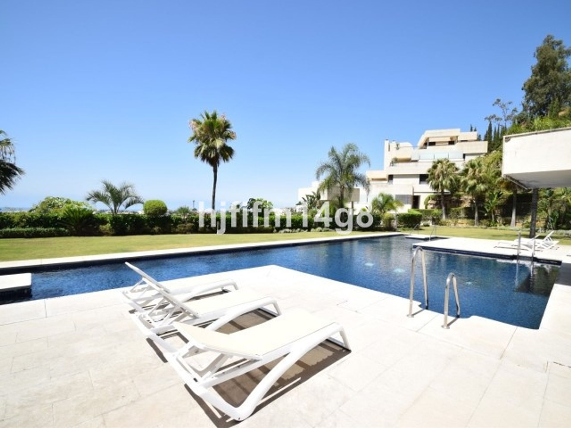 Condominium in Marbella, Andalucía 10175610