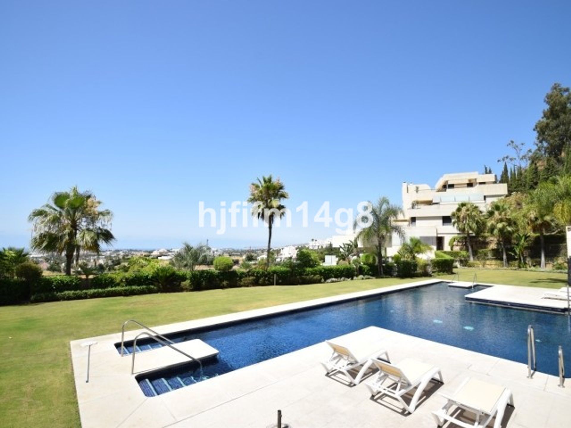 Condominium in Marbella, Andalucía 10175610