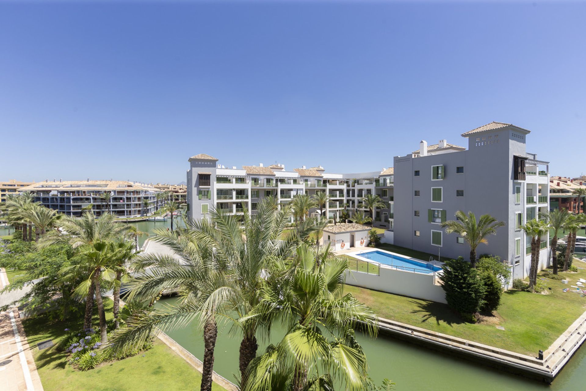 Condominium in Guadiaro, Andalusia 10175627