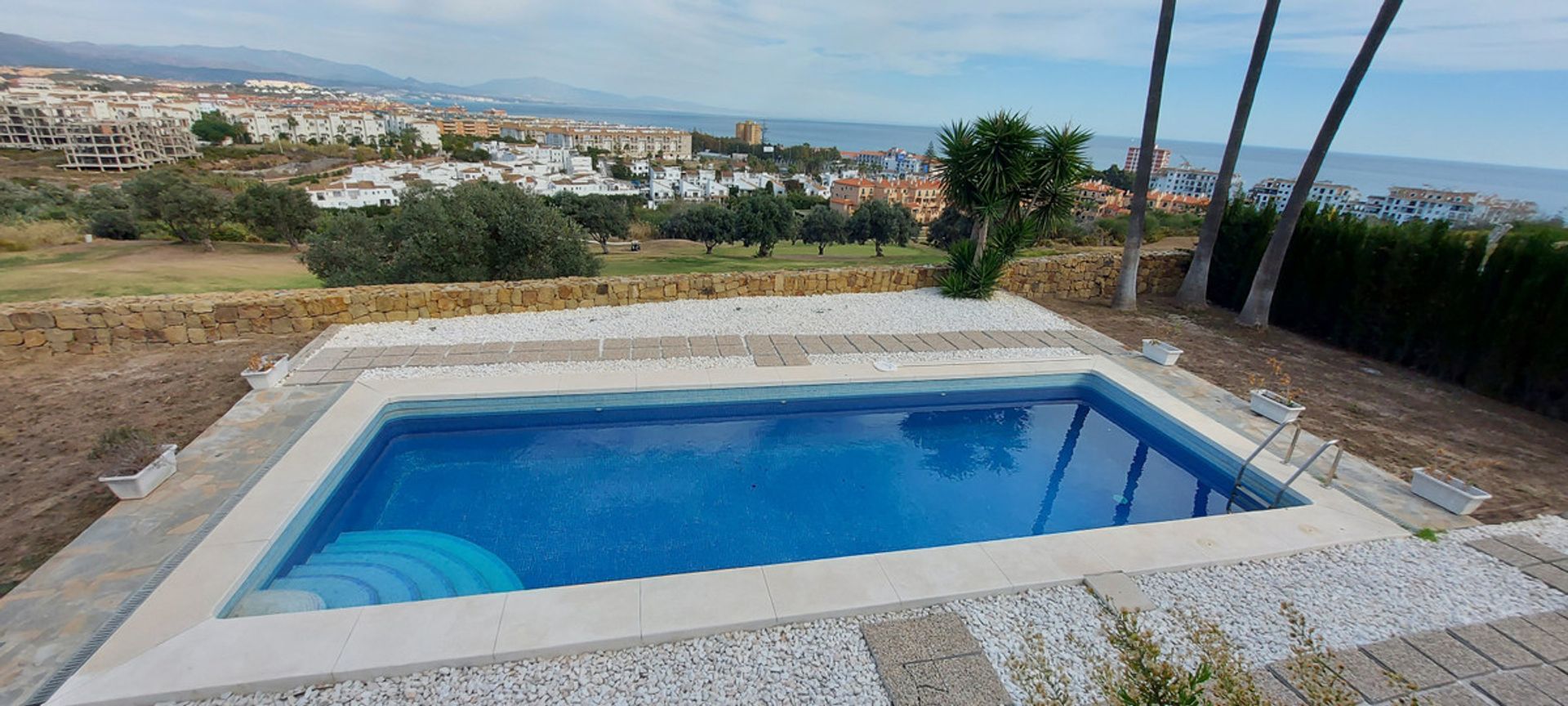 Casa nel Puerto de la Duquesa, Andalusia 10175678