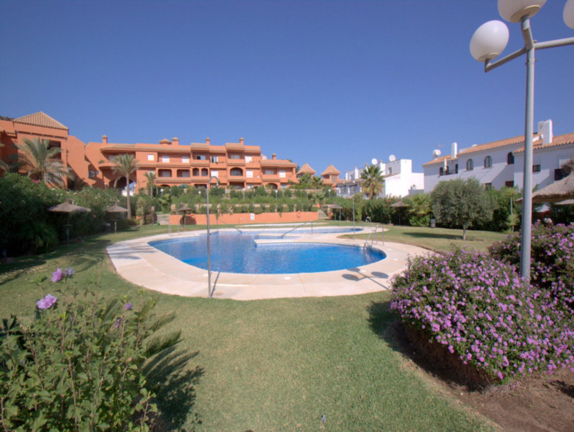 Condominio en Puerto de la Duquesa, Andalusia 10175787