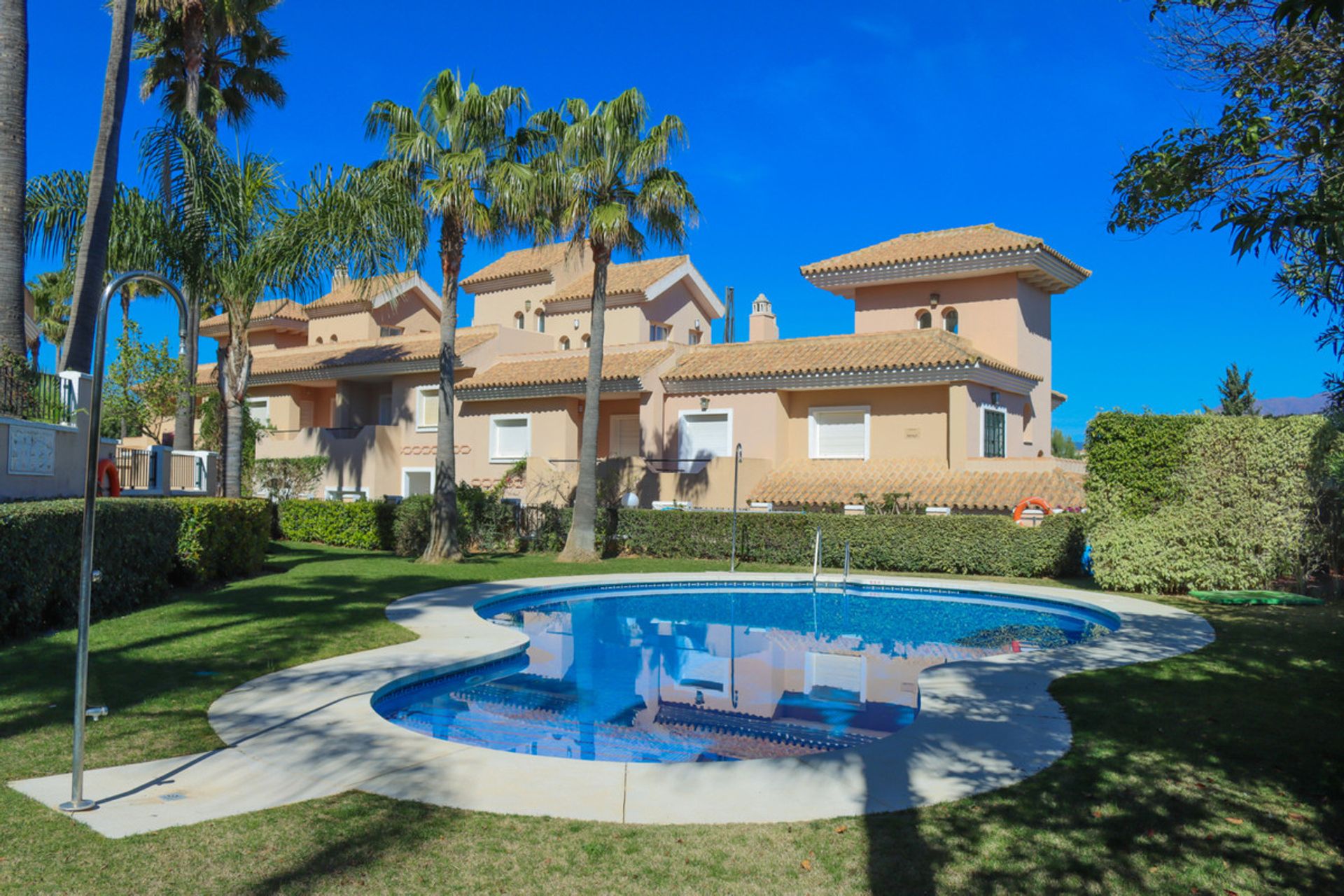 Casa nel Puerto de la Duquesa, Andalusia 10175796