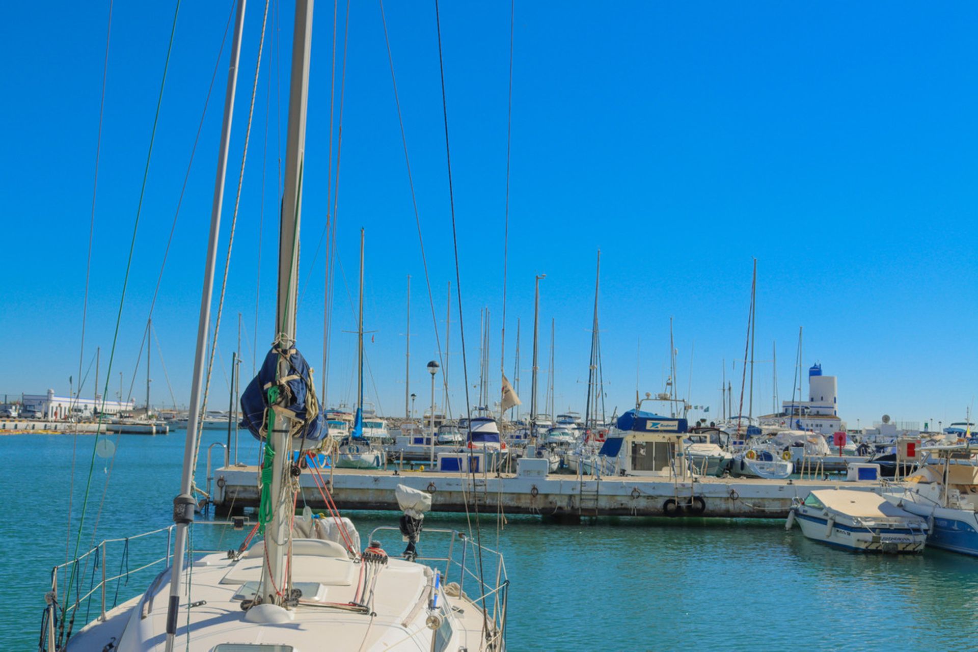 loger dans Puerto de la Duquesa, Andalusia 10175796