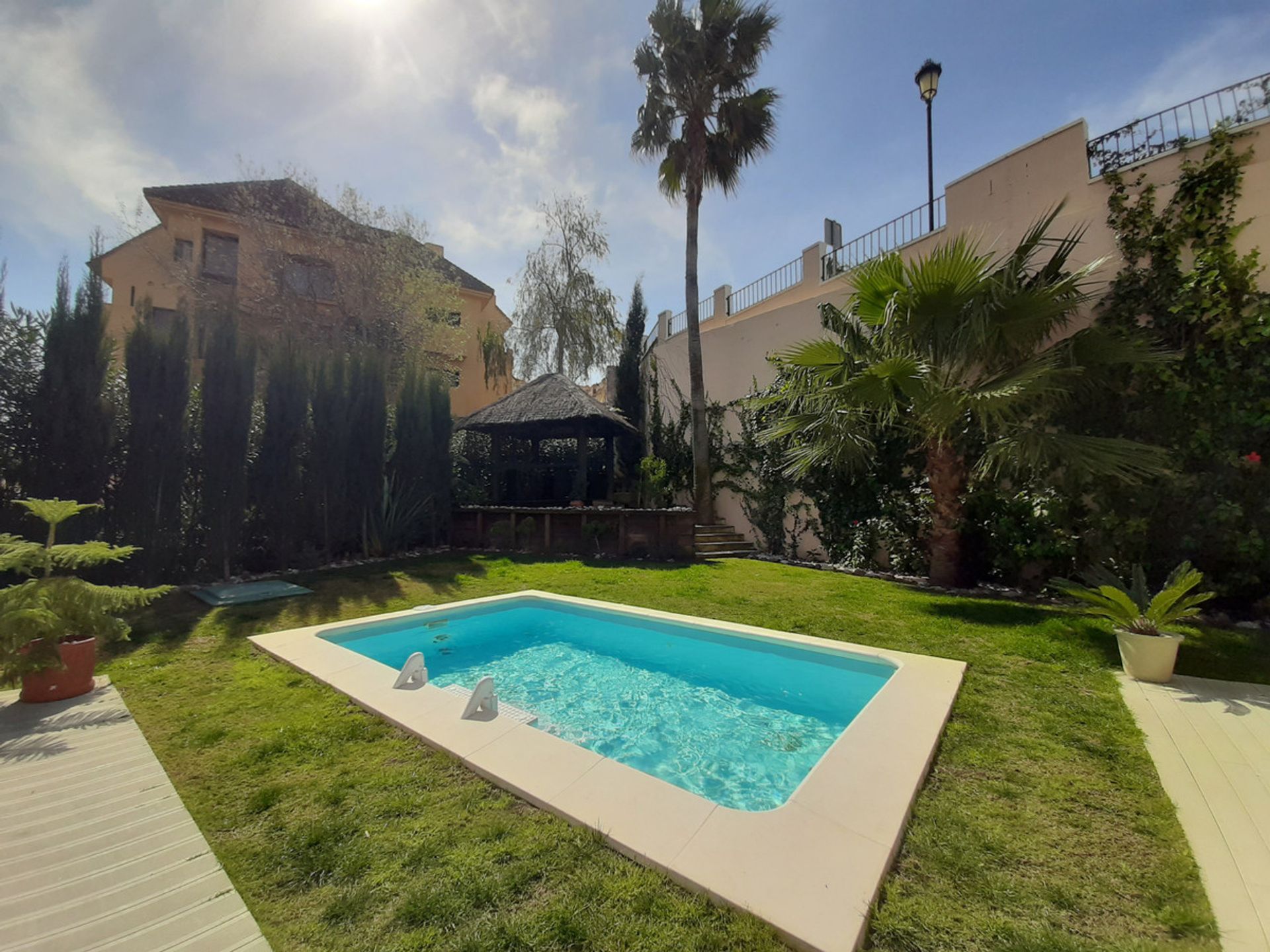 Casa nel Puerto de la Duquesa, Andalusia 10175796