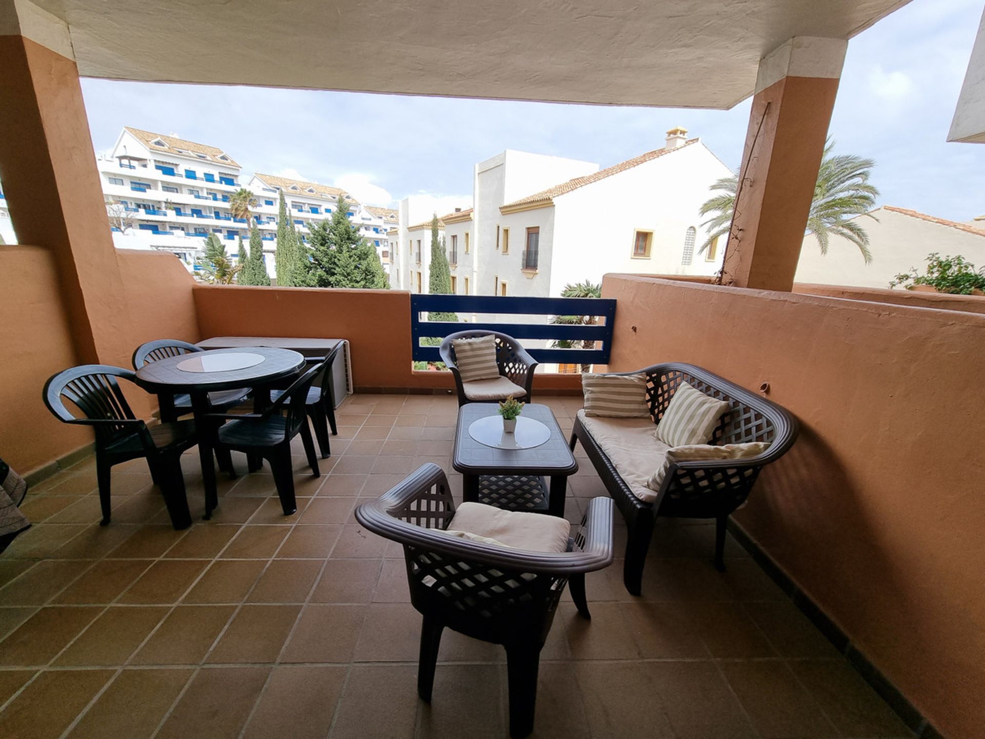 Condominio nel Puerto de la Duquesa, Andalusia 10175801