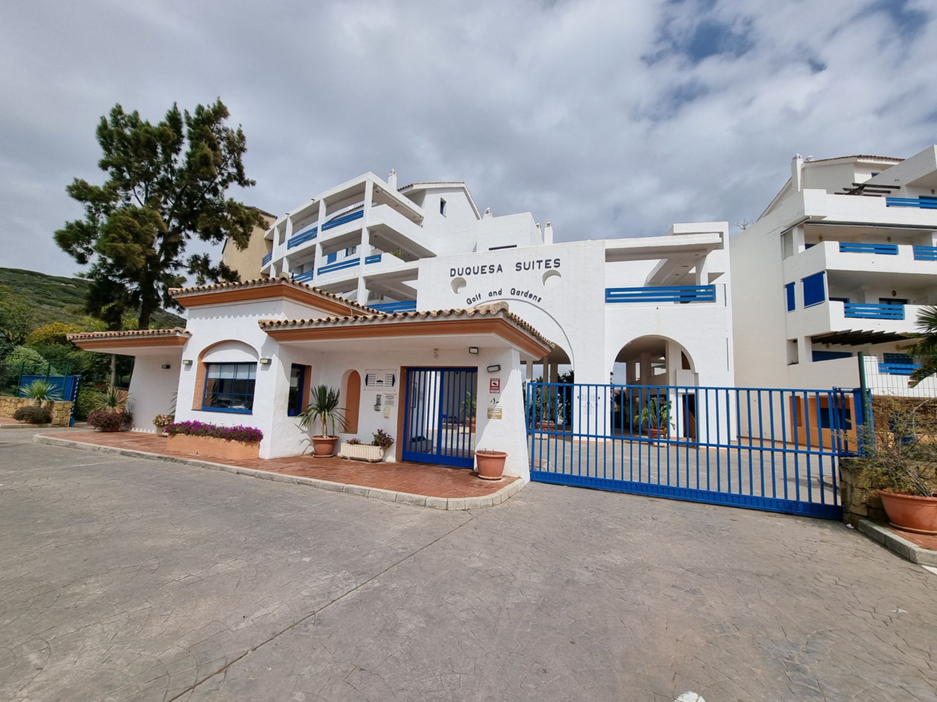 Condominio nel Puerto de la Duquesa, Andalusia 10175801