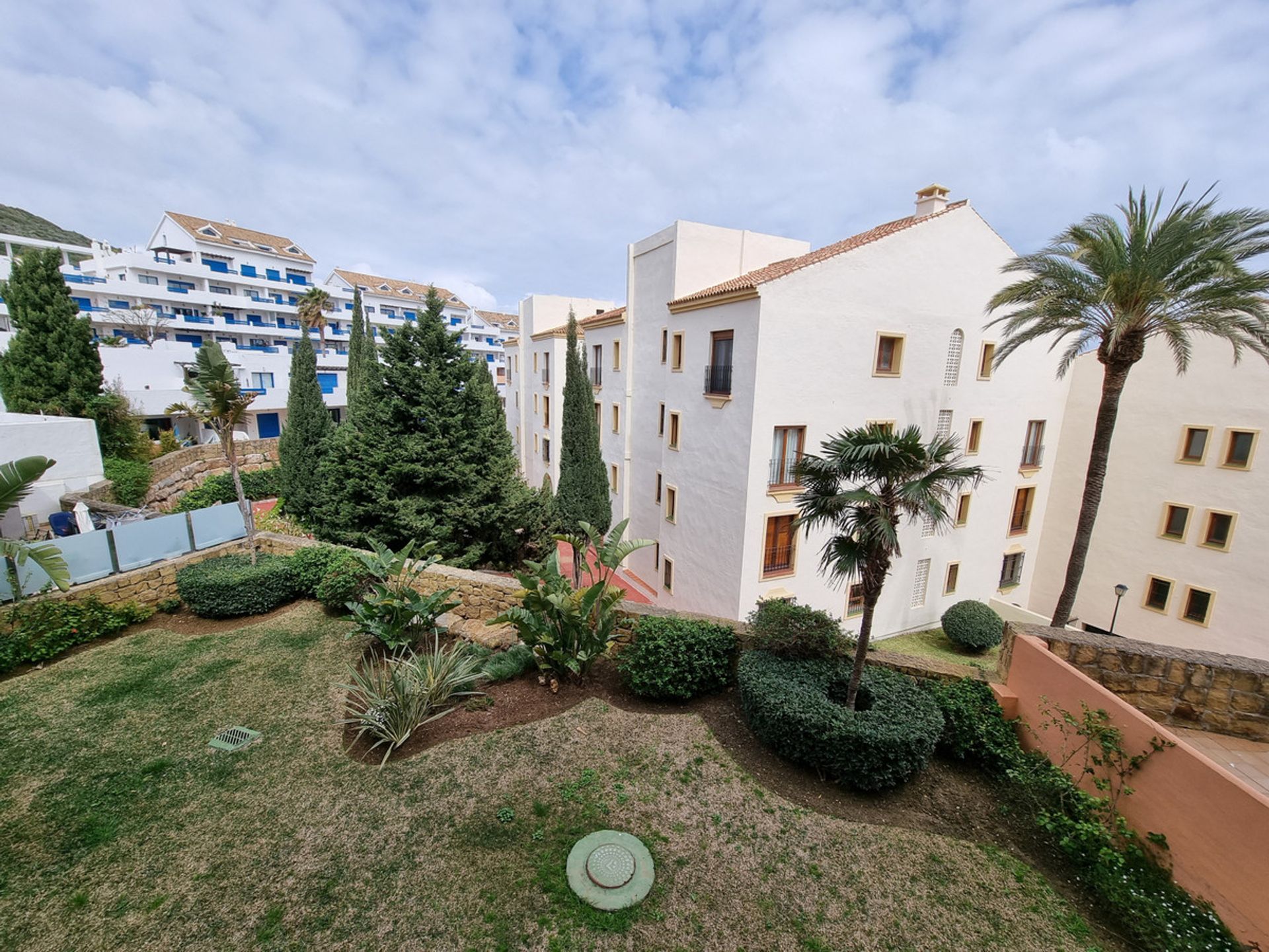 Condominio nel Puerto de la Duquesa, Andalusia 10175801