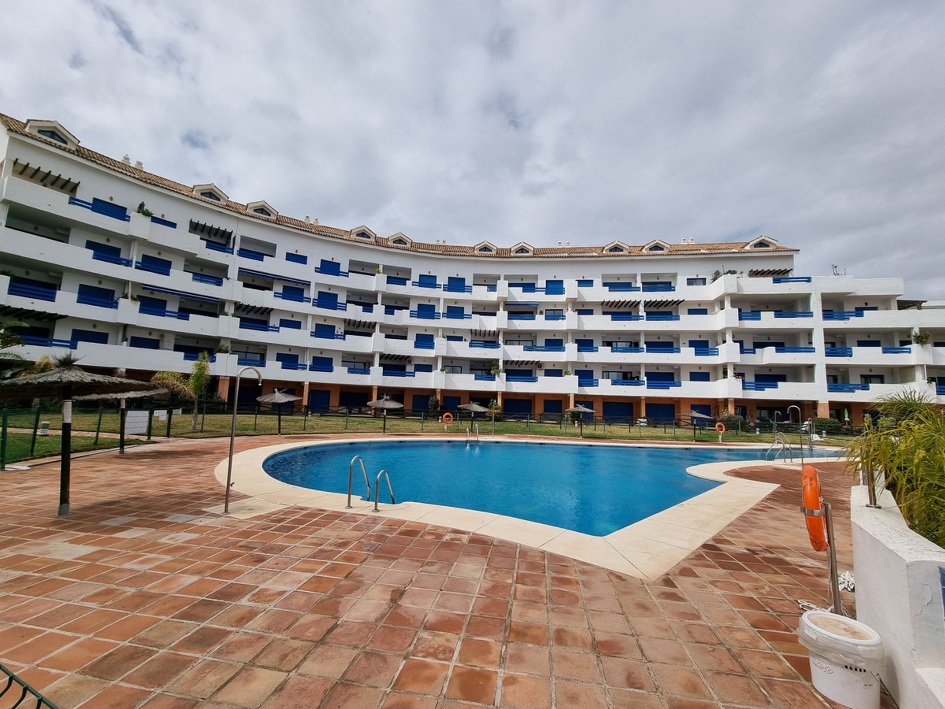 Condominio nel Puerto de la Duquesa, Andalusia 10175801