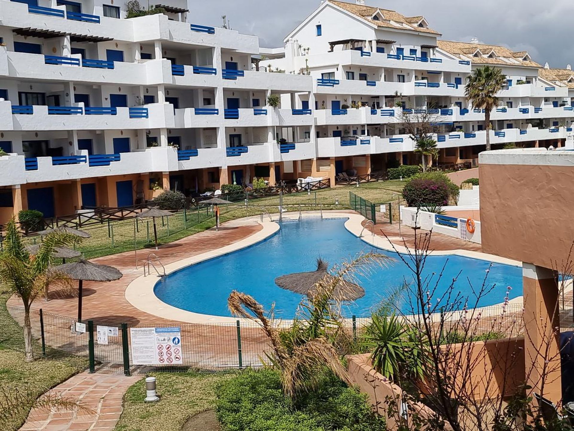 Kondominium dalam Puerto de la Duquesa, Andalusia 10175801