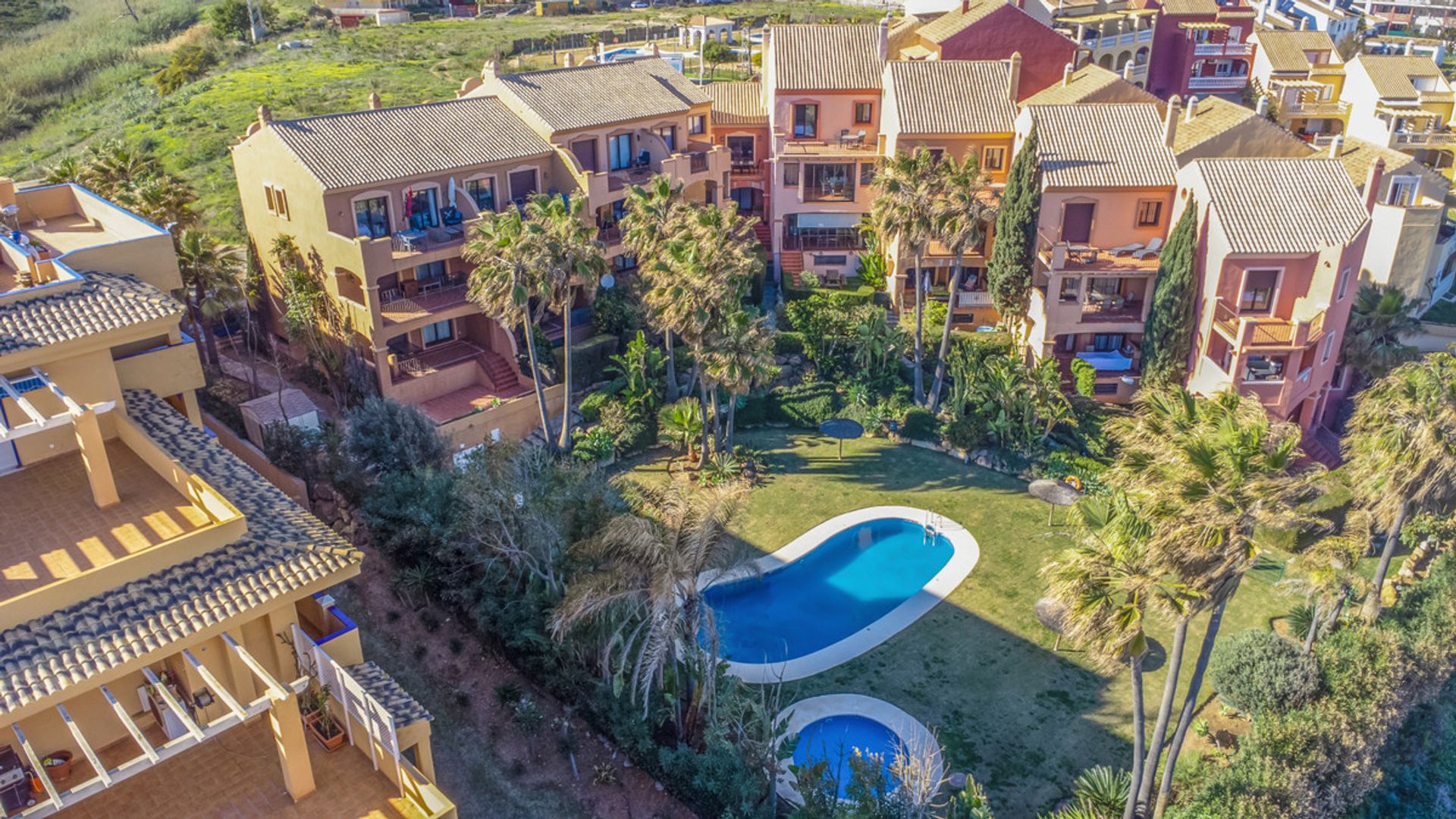 Condominium in Puerto de la Duquesa, Andalusia 10175805