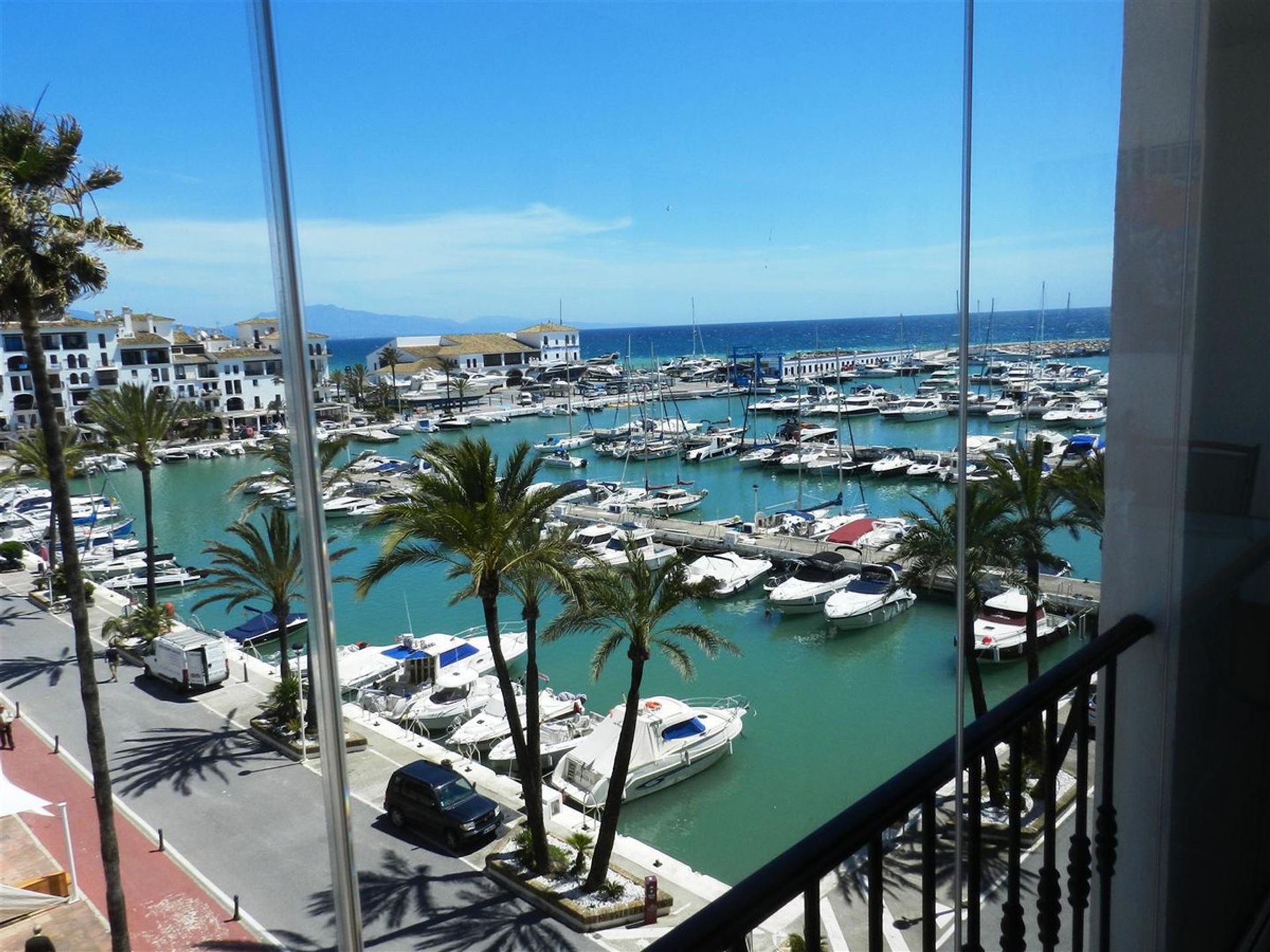 Condominium dans Puerto de la Duquesa, Andalusia 10175904