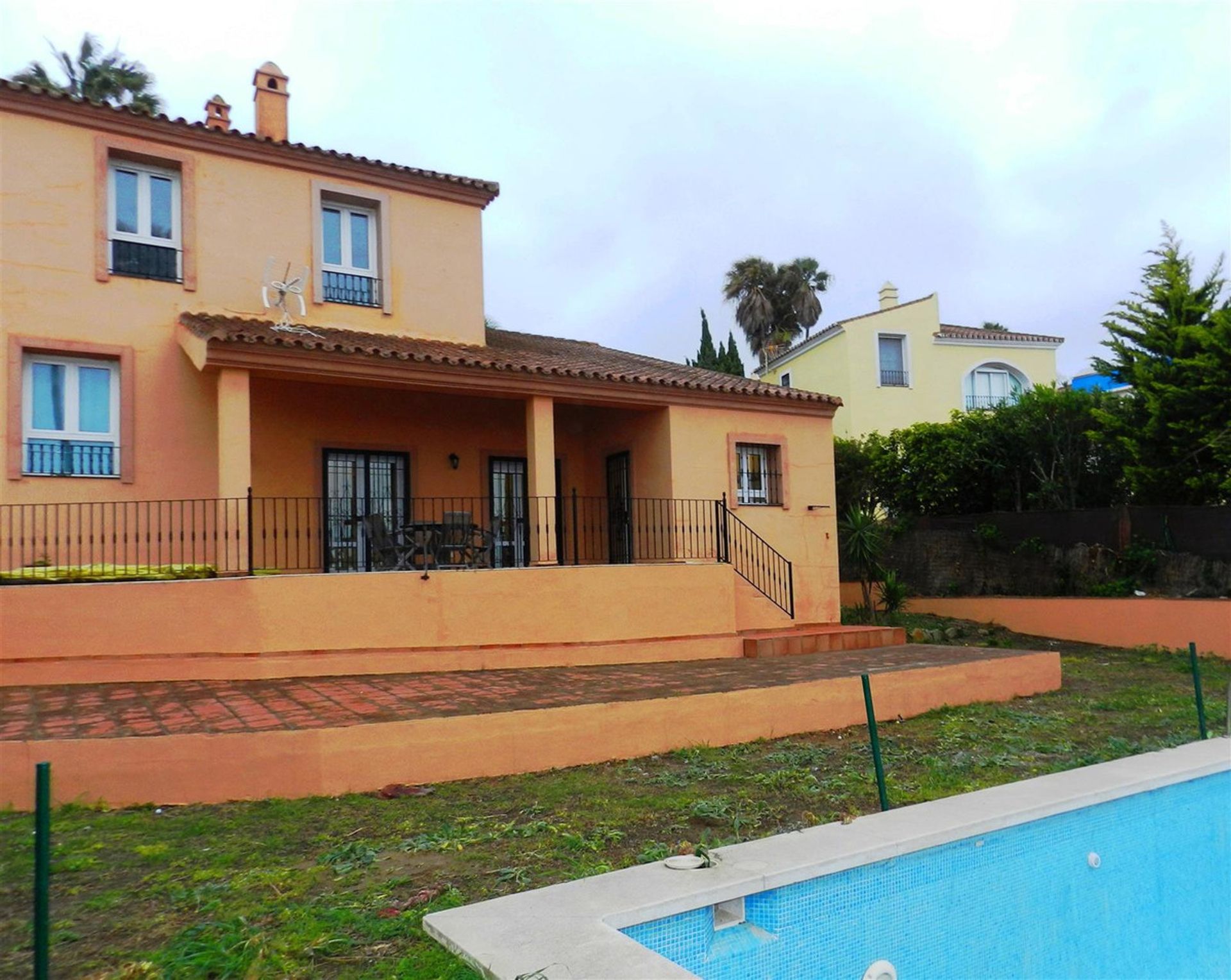 Rumah di Puerto de la Duquesa, Andalusia 10175940