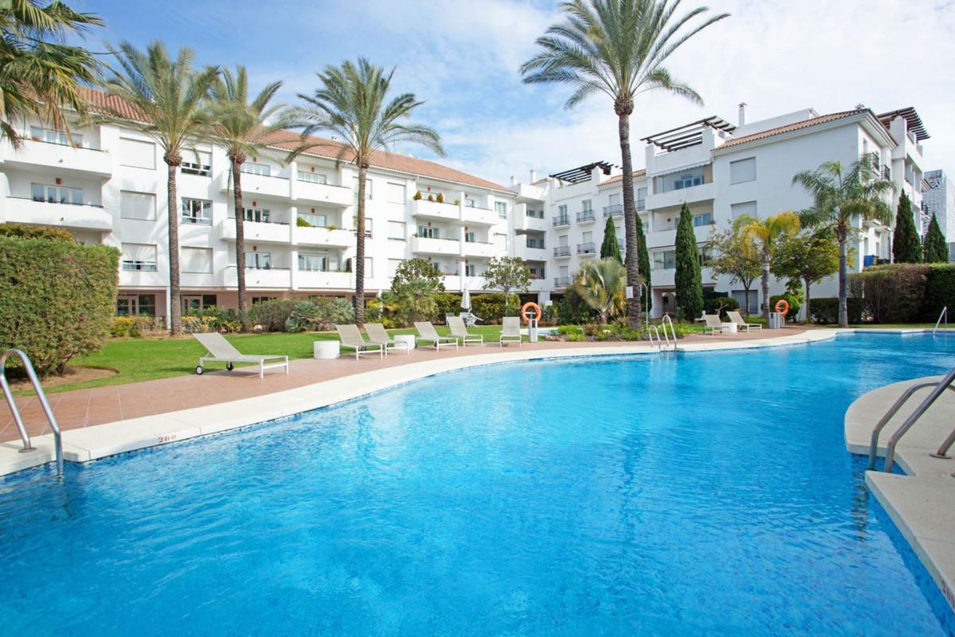 Квартира в Marbella, Andalucía 10175970