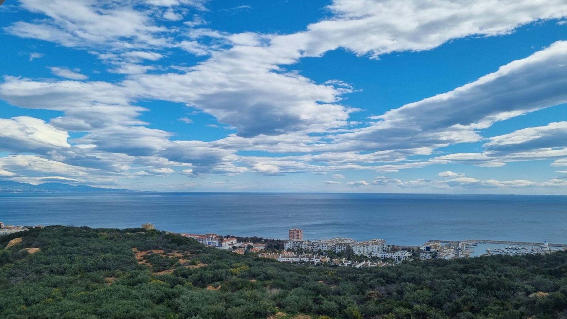 σπίτι σε Puerto de la Duquesa, Andalusia 10176158