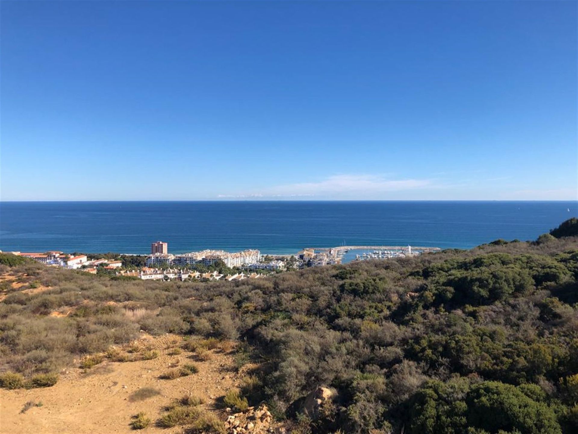 σπίτι σε Puerto de la Duquesa, Andalusia 10176158