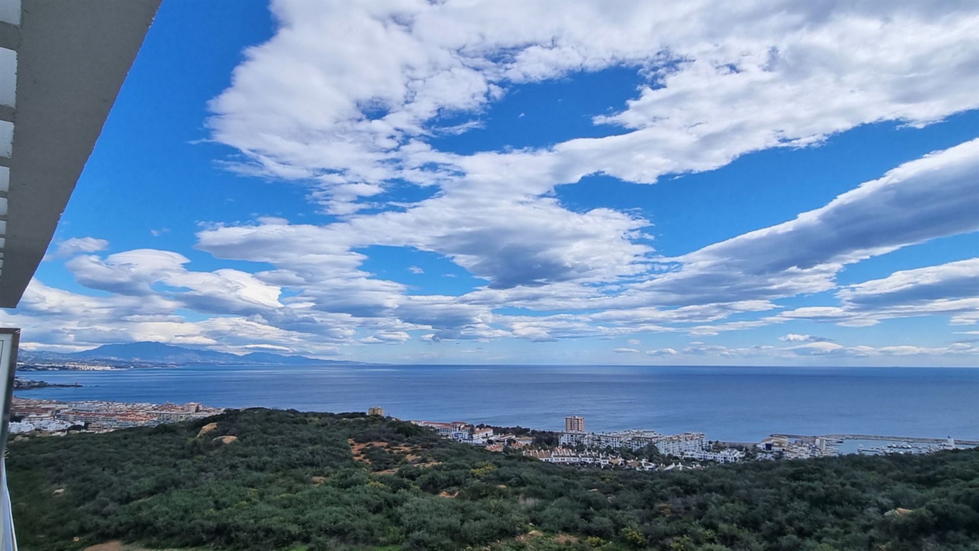 σπίτι σε Puerto de la Duquesa, Andalusia 10176158