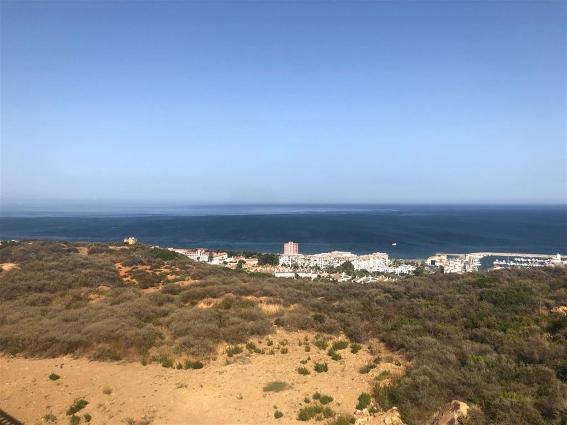 σπίτι σε Puerto de la Duquesa, Andalusia 10176158