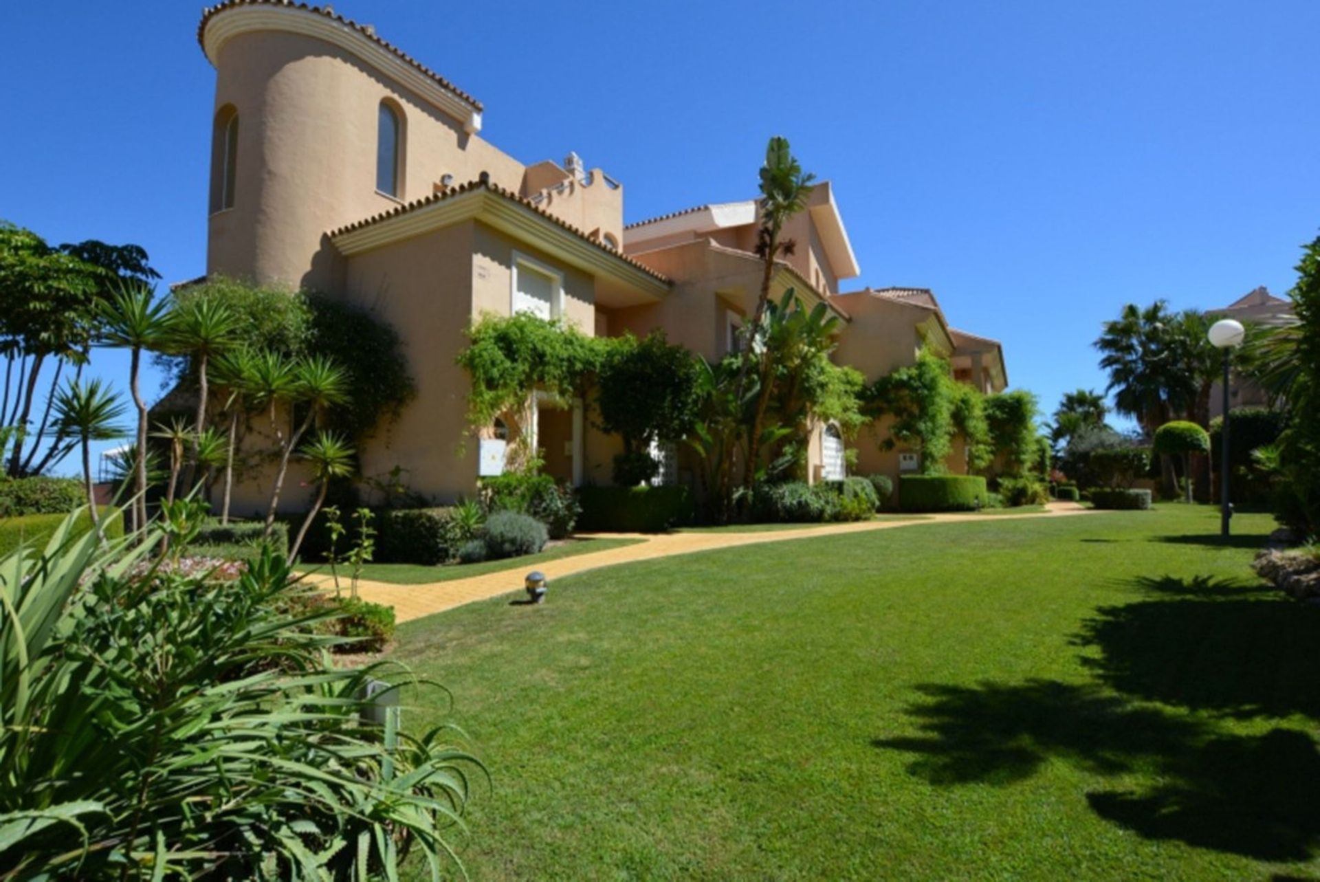 casa en Puerto de la Duquesa, Andalusia 10176255