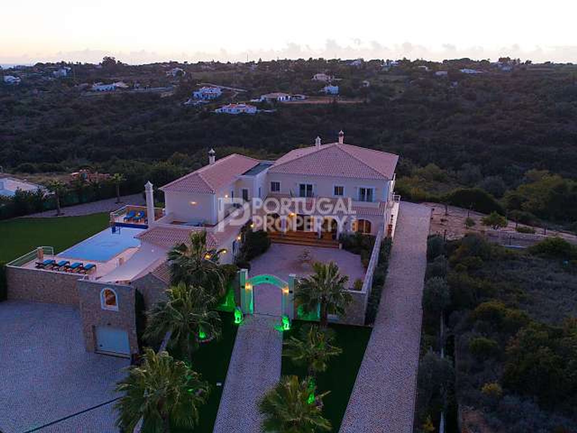 House in Porches, Faro District 10176439