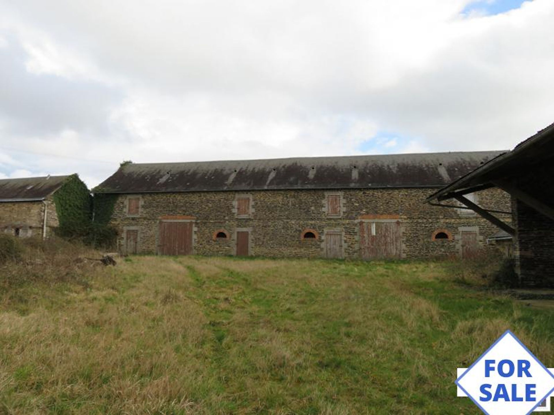 집 에 Saint-Aignan-de-Couptrain, Pays de la Loire 10177588