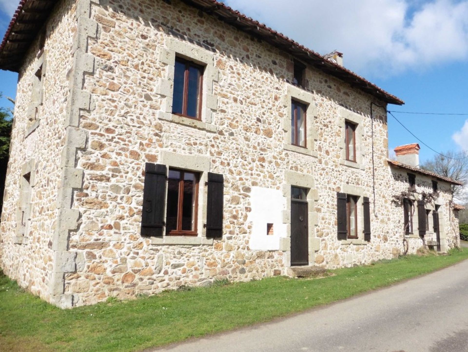 casa en Massignac, Nouvelle-Aquitaine 10178121